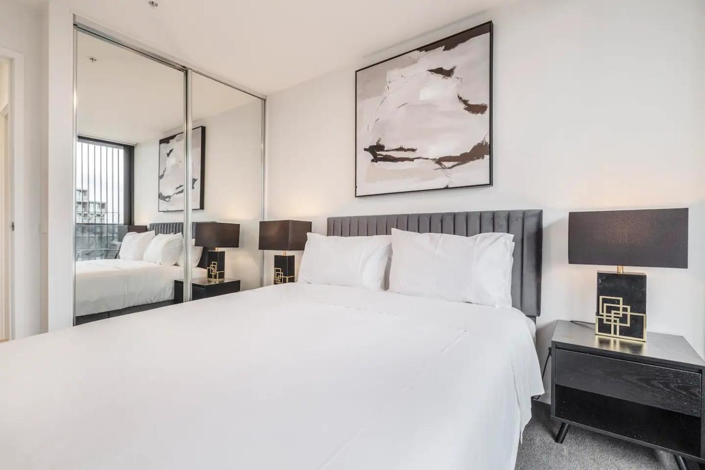 Sunlit & Sleek In Lively St Kilda Apartment Melbourne