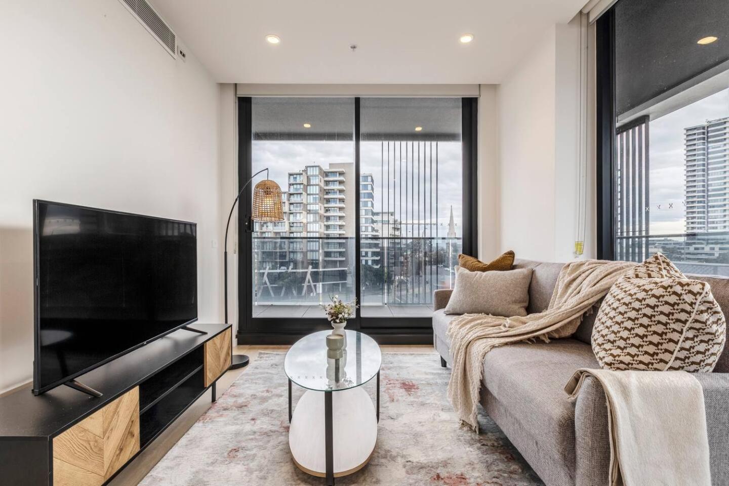 Sunlit & Sleek In Lively St Kilda * Melbourne