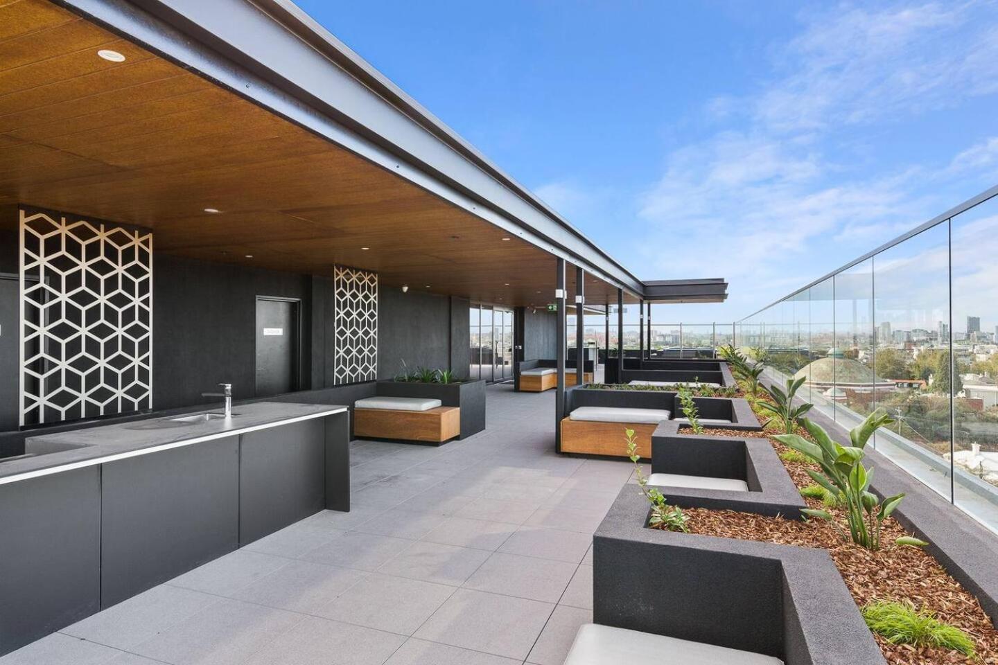 Apartment Sunlit & Sleek In Lively St Kilda