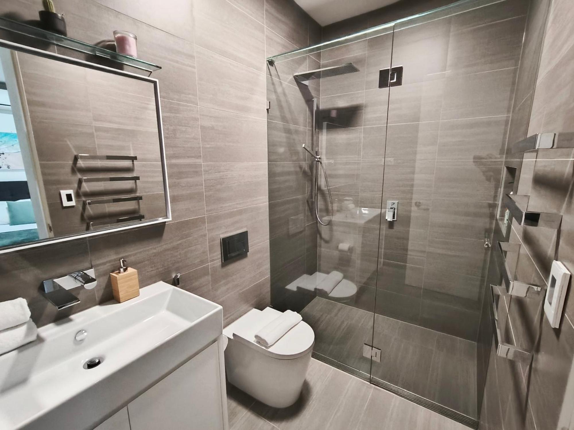 Holiday home Luxury Beachside Townhouse - Walk To - Private Rooftop Terrace