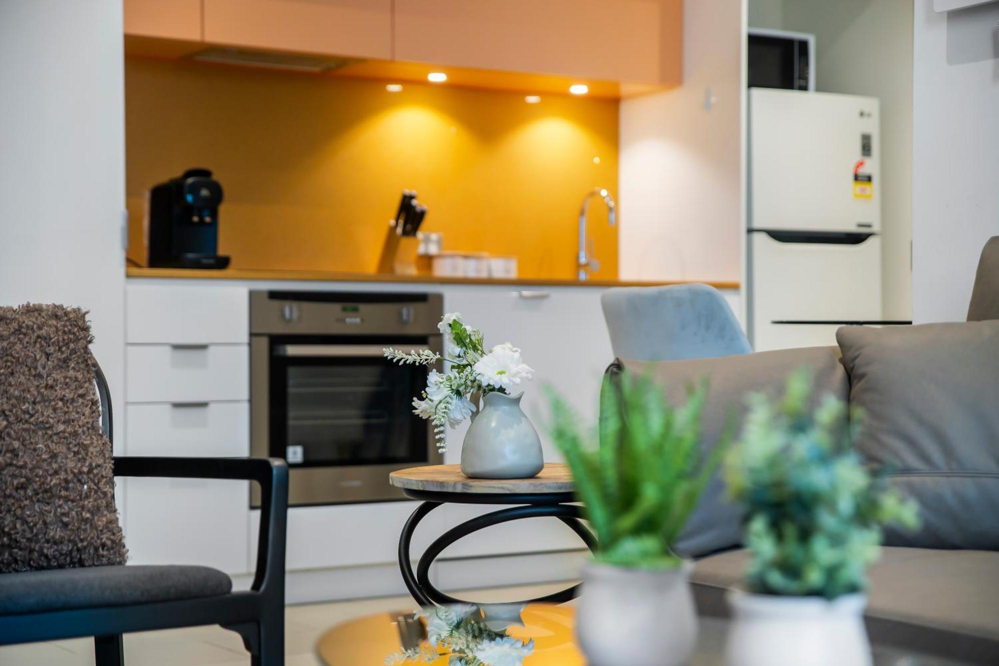 Modern 2br W Views, Balcony & Wi-fi