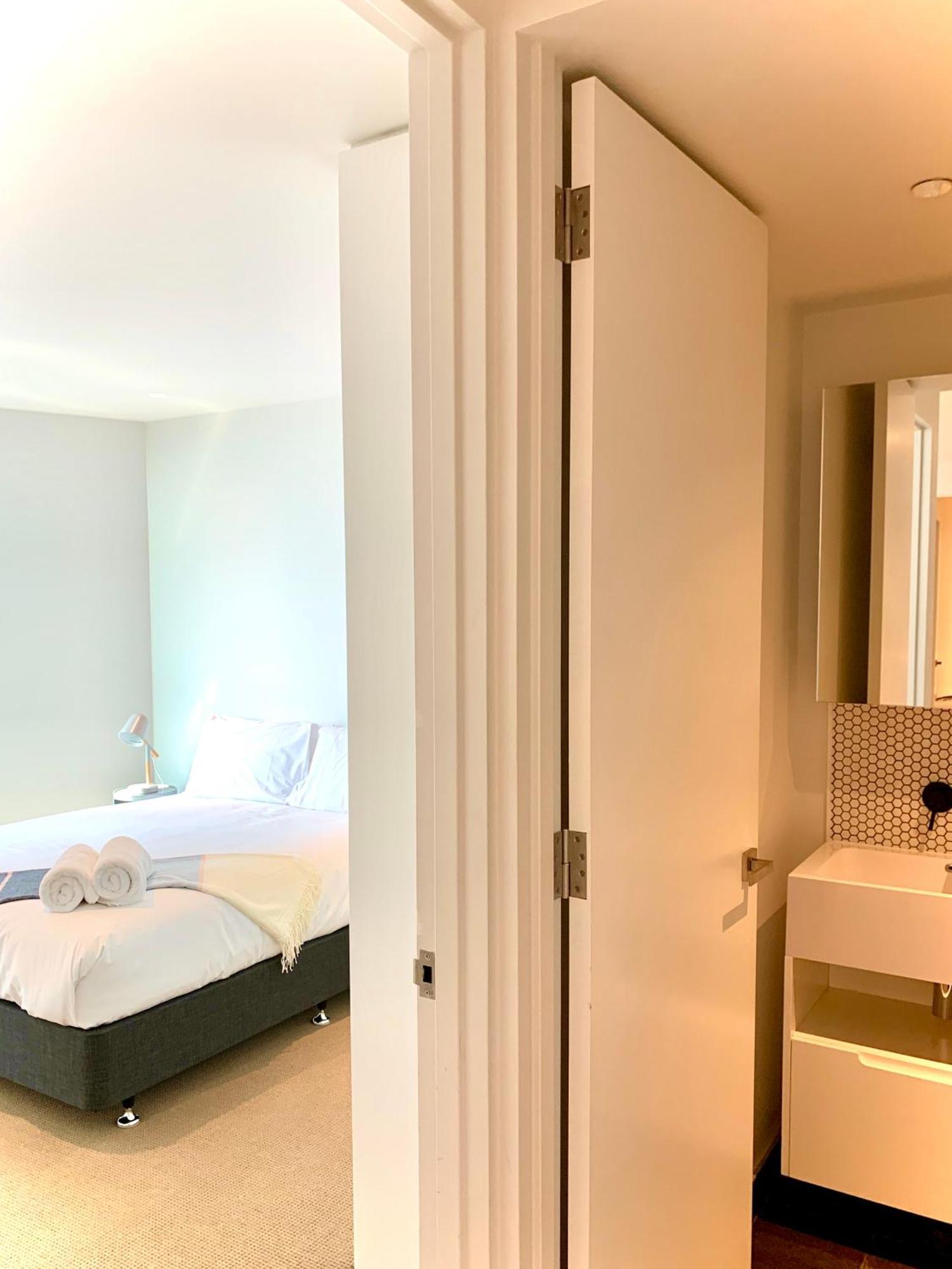 Readyset At Lighthouse Apartment *