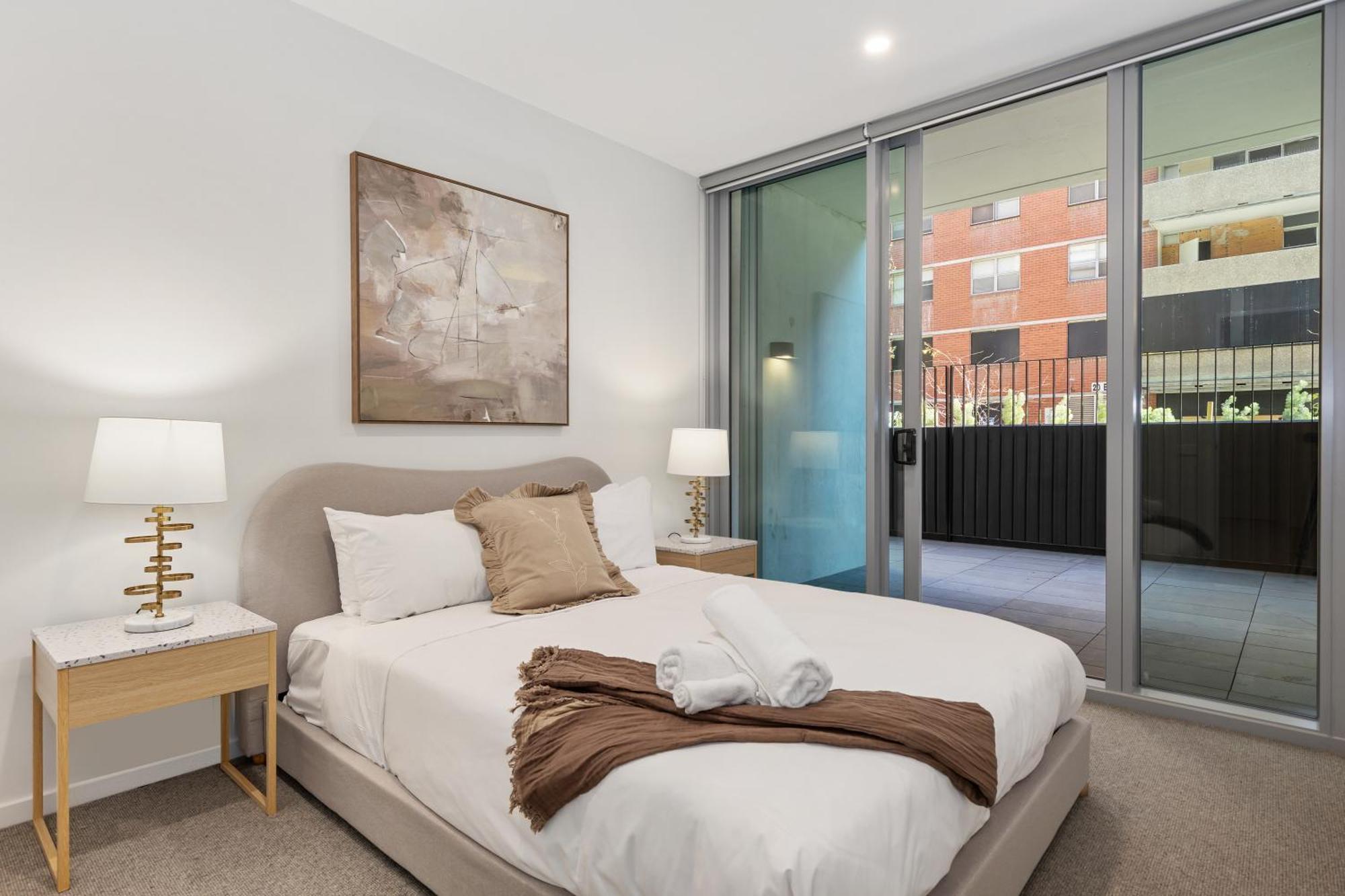 Apartment Stylish 1br In Trendy Area W Big Balcony & Parking *