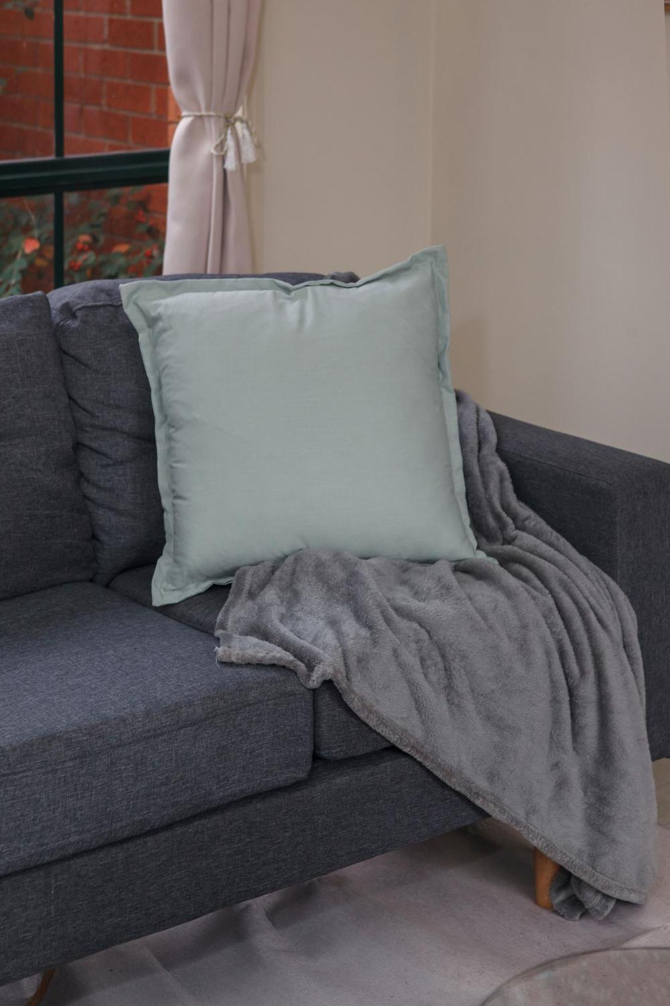 Heart Of Mckinnon Units By Ready Set Host * Melbourne