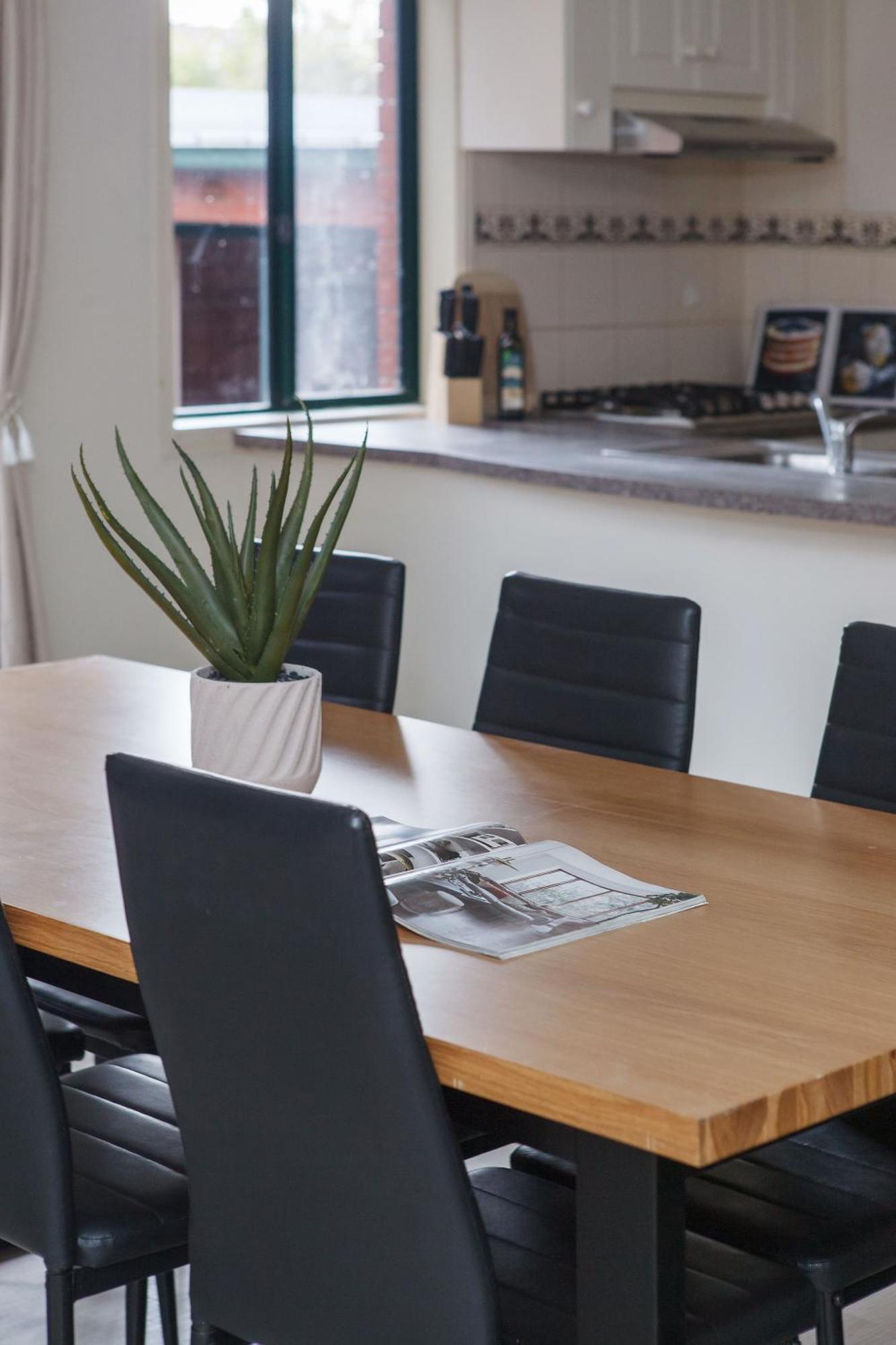 Heart Of Mckinnon Units By Ready Set Host Holiday home
