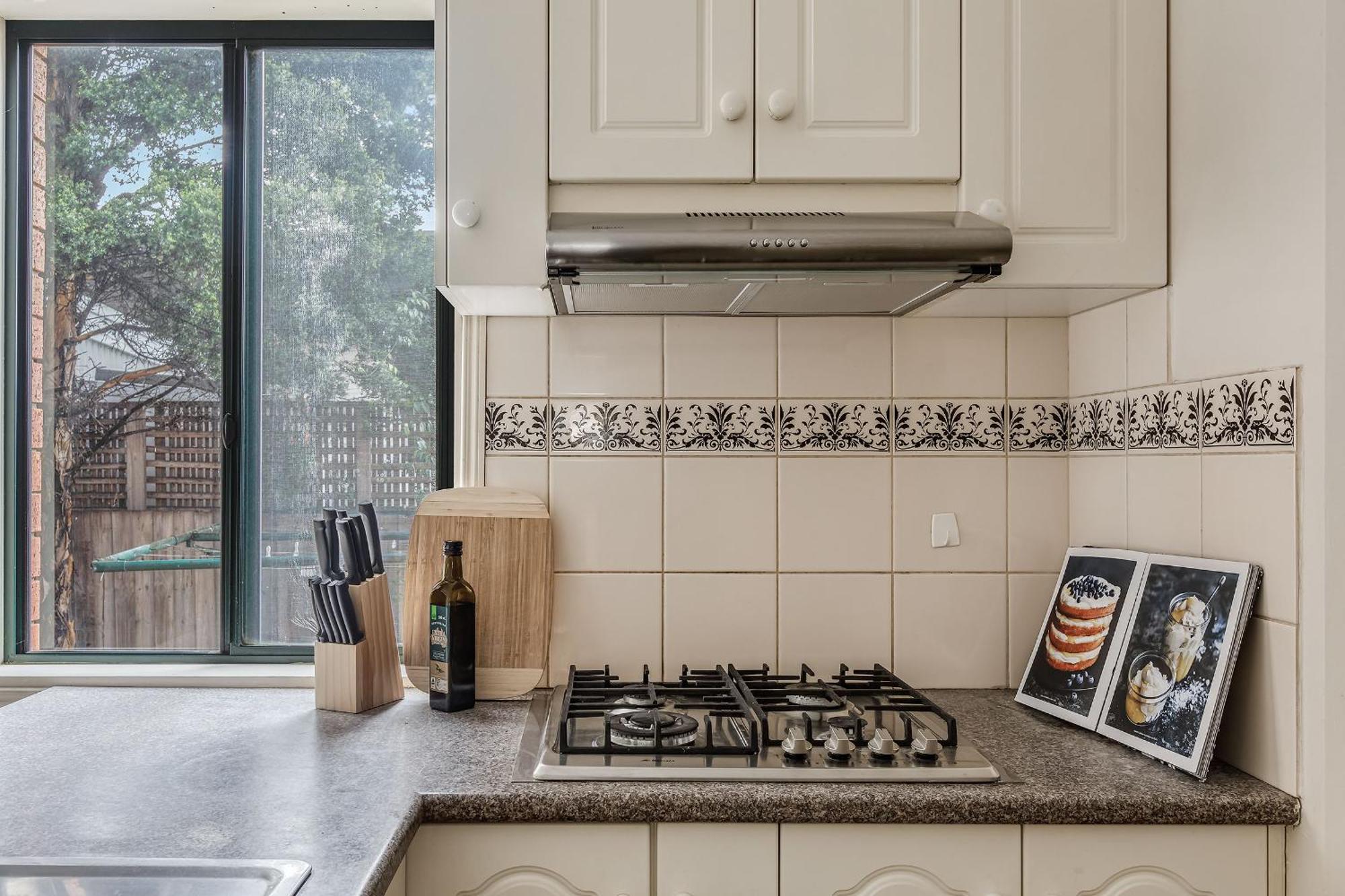 Heart Of Mckinnon Units By Ready Set Host Holiday home Melbourne