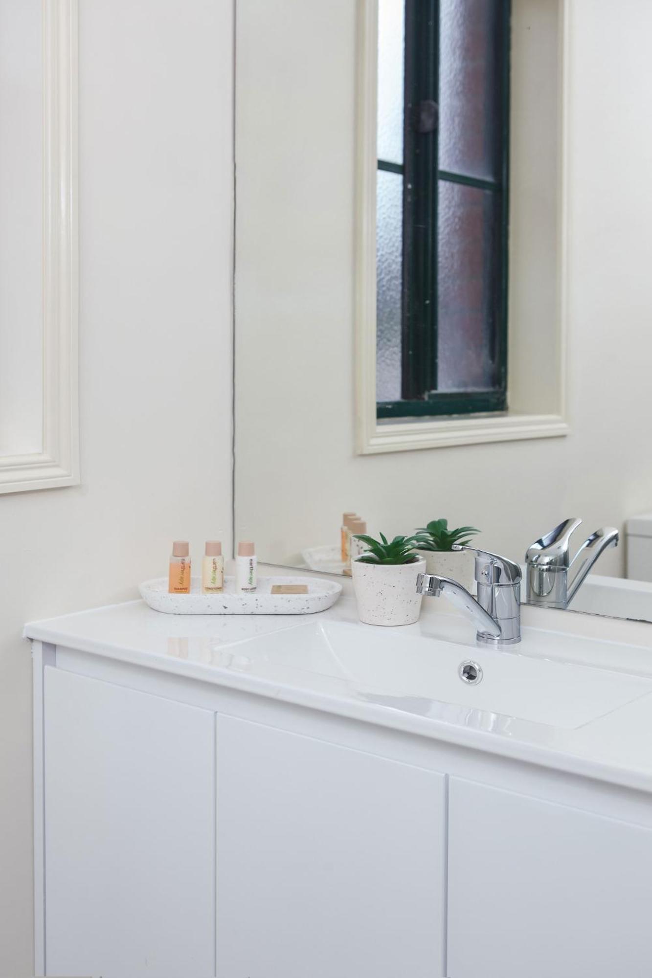 Heart Of Mckinnon Units By Ready Set Host *