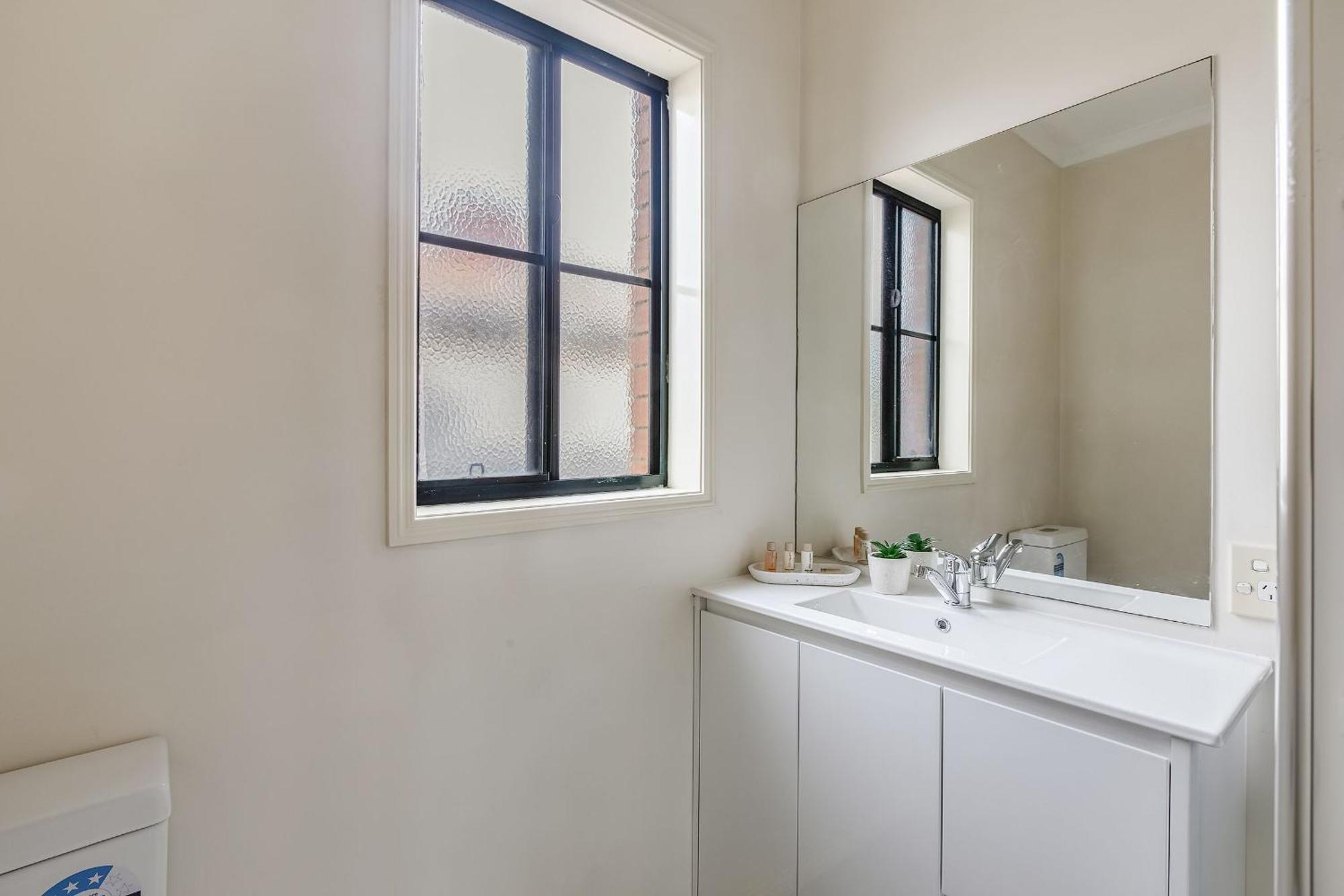 Heart Of Mckinnon Units By Ready Set Host Melbourne
