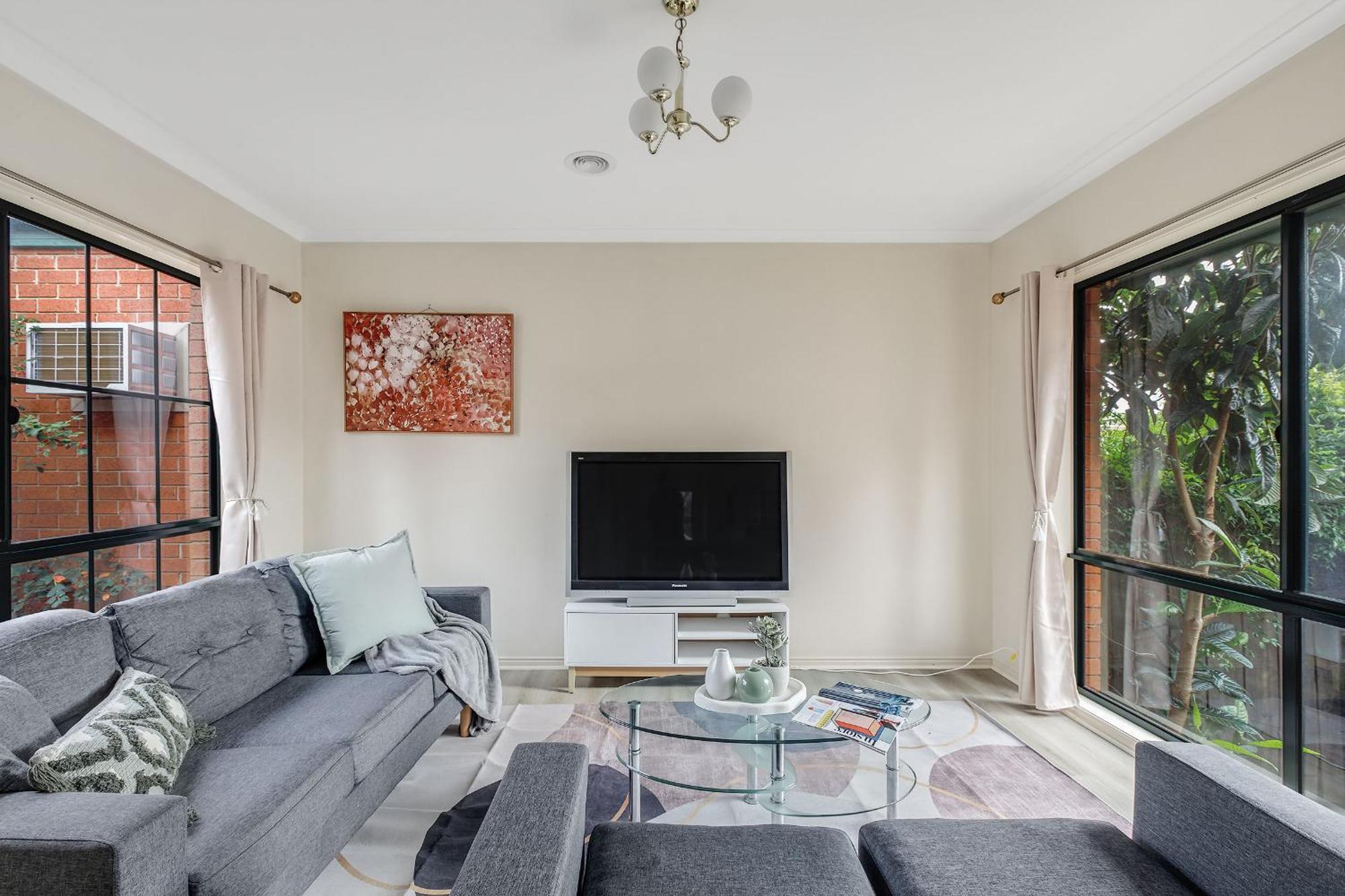 Heart Of Mckinnon Units By Ready Set Host * Melbourne