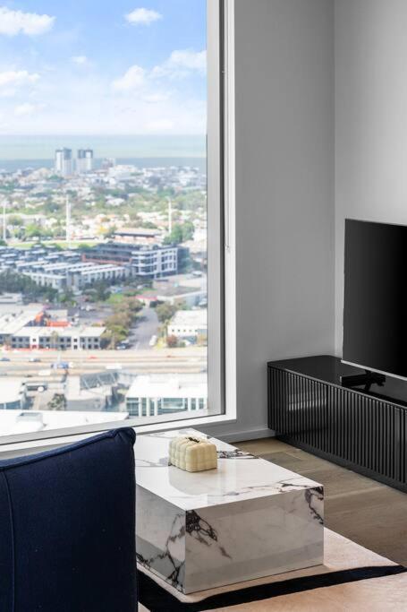 Modern & Magnificent-harbor Views 3b2b2car Parks Apartment