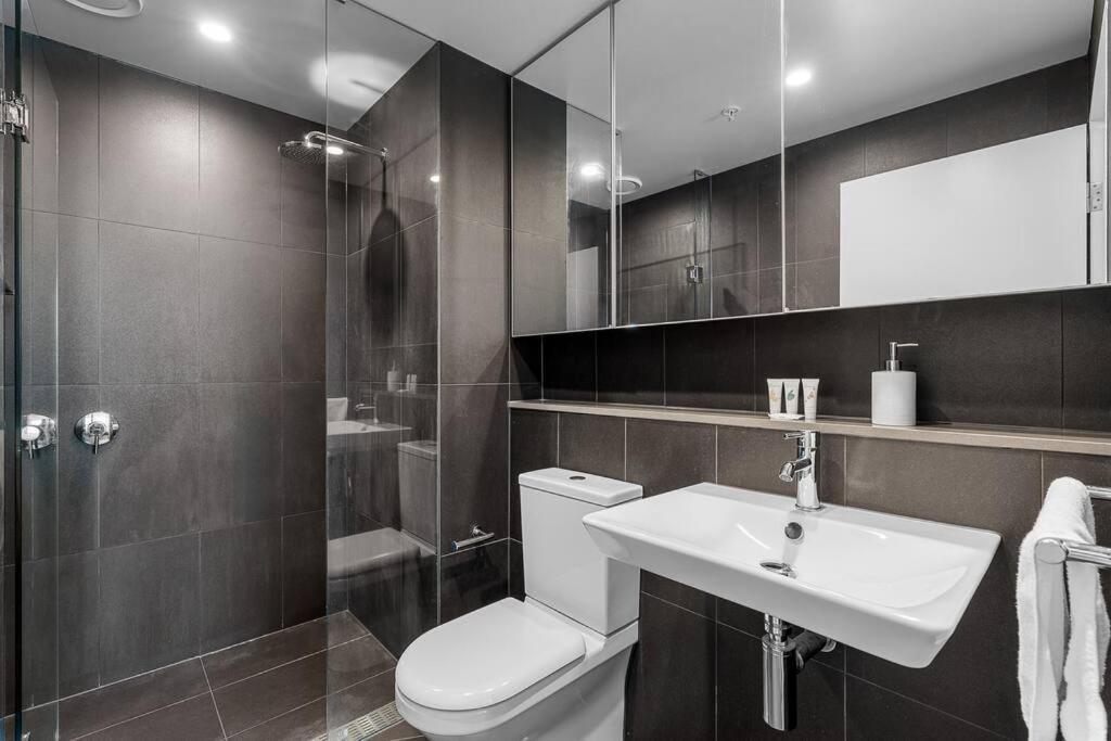 Apartment Modern & Magnificent-harbor Views 3b2b2car Parks *