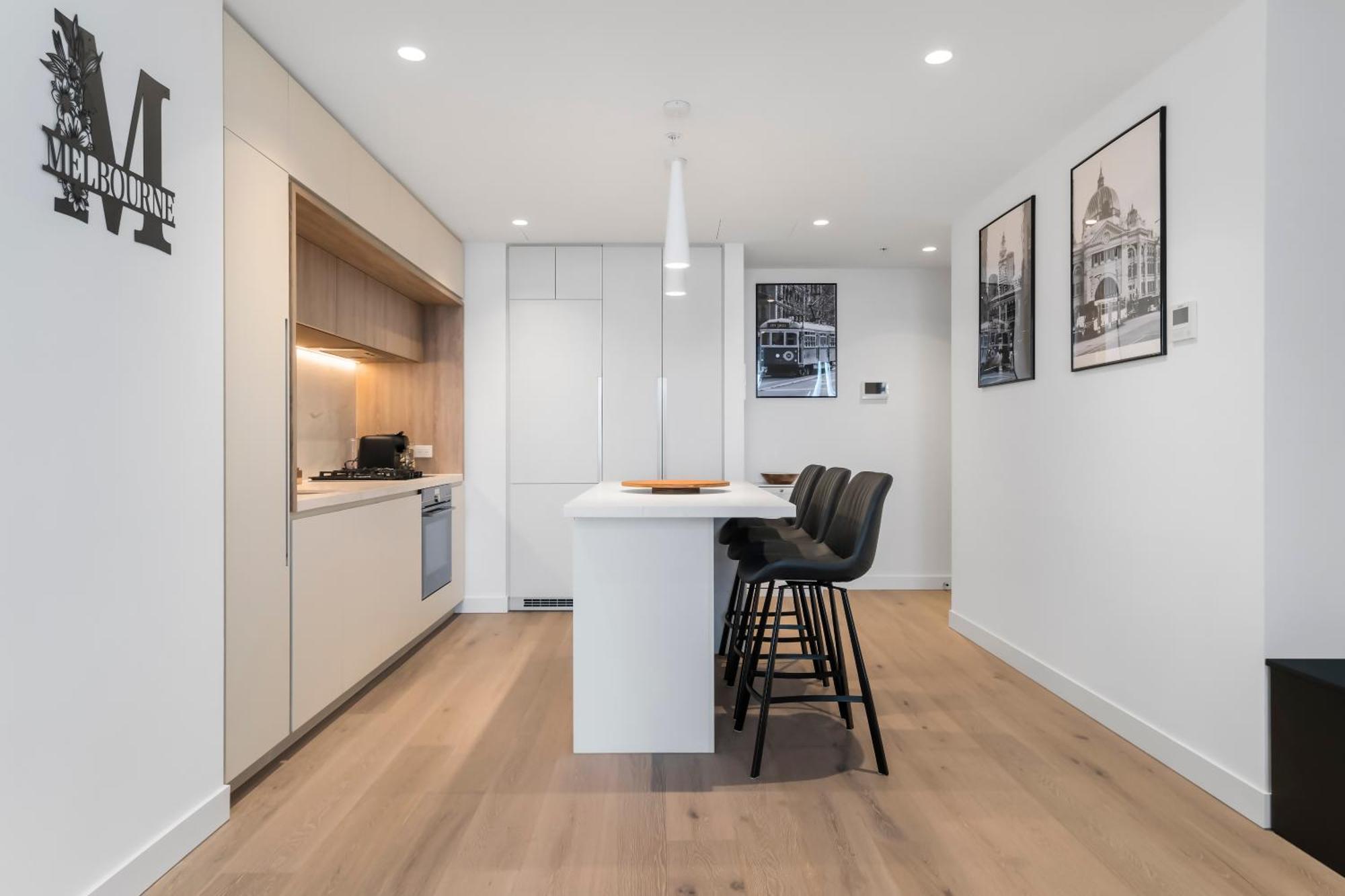 Cbd Location With Stunning And Bay Views *