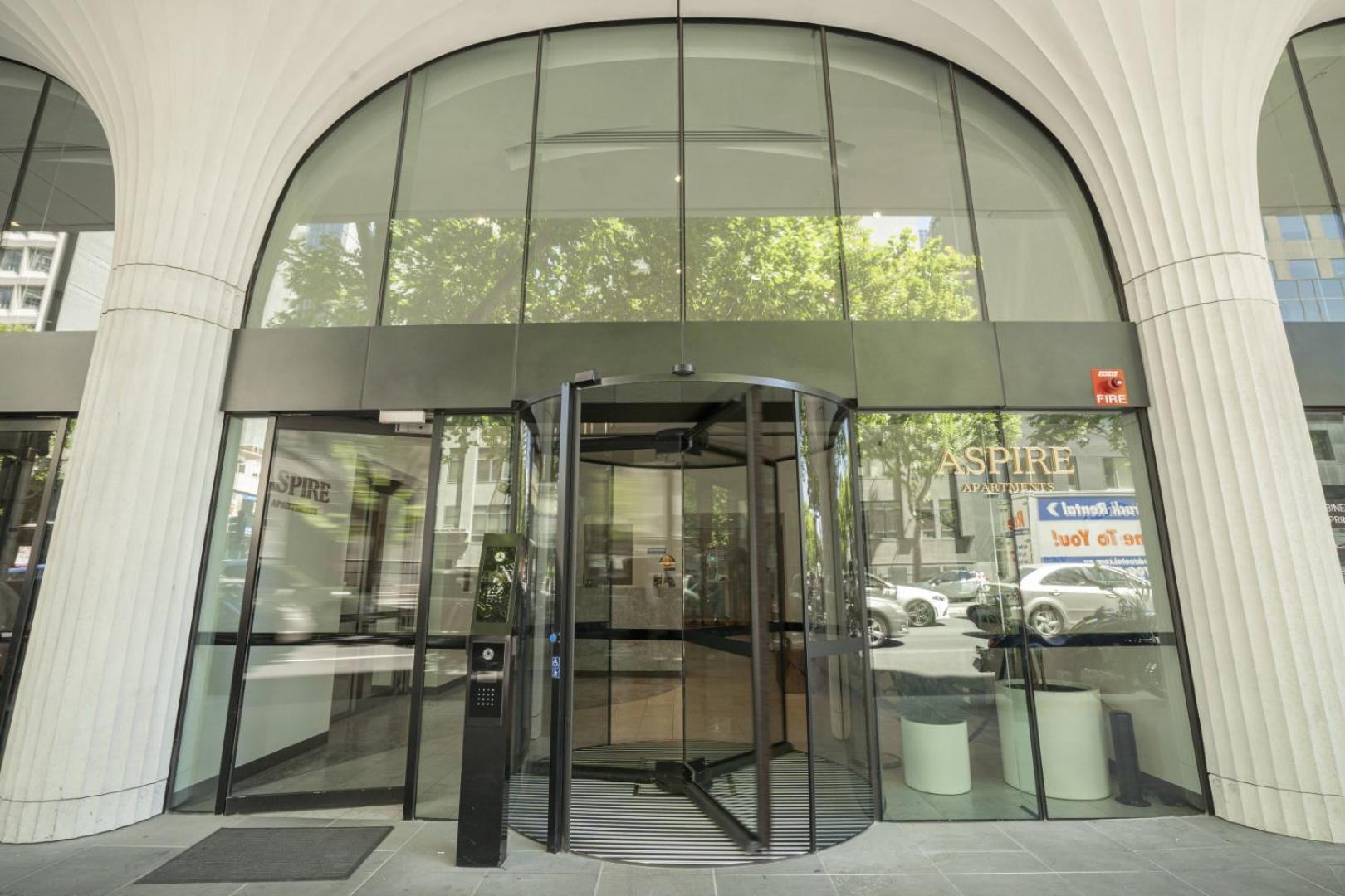 Modern 100m Fr Parkland W Pool, Gym And Wi-fi * Melbourne