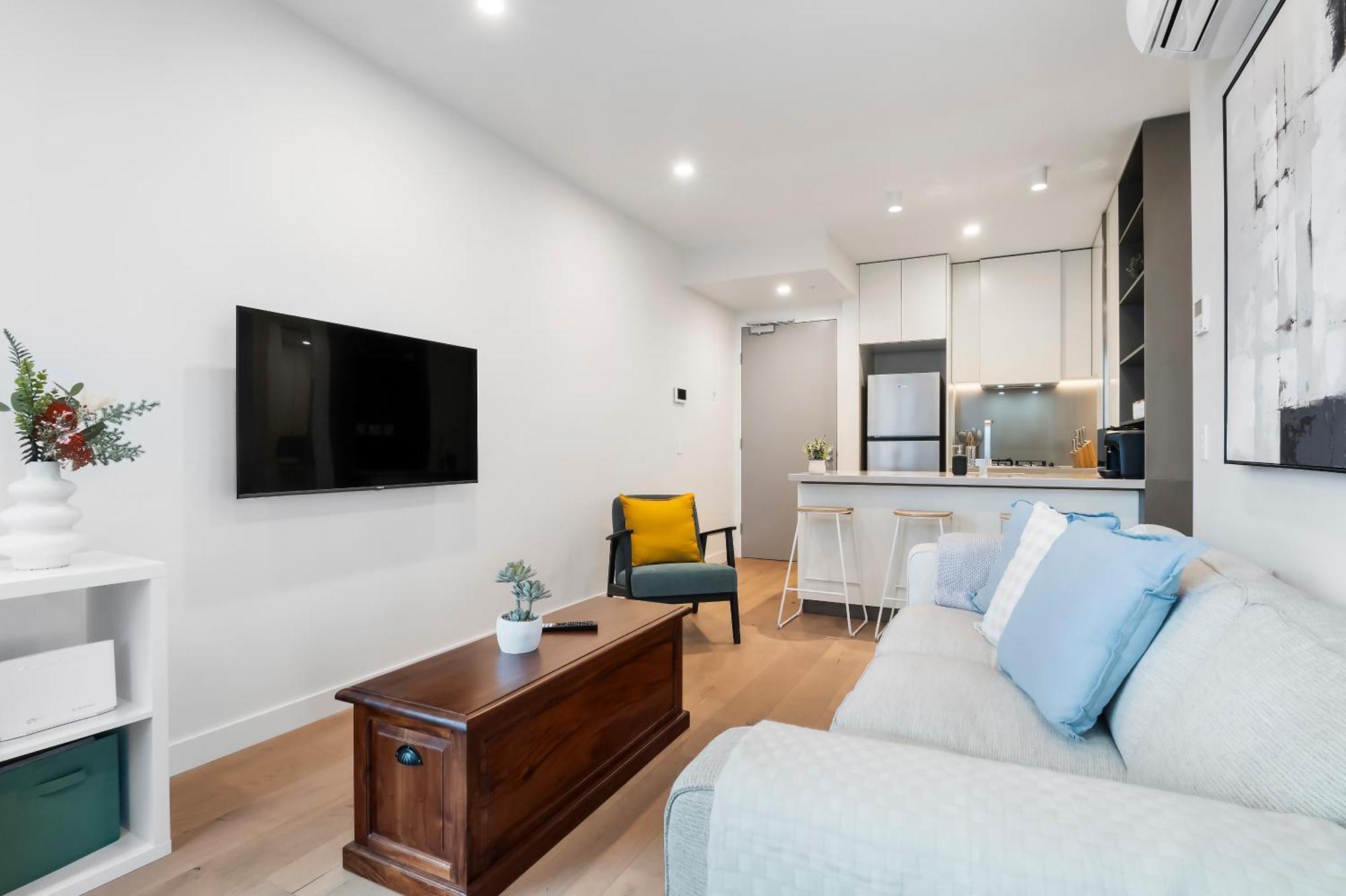 Apartment Modern 100m Fr Parkland W Pool, Gym And Wi-fi