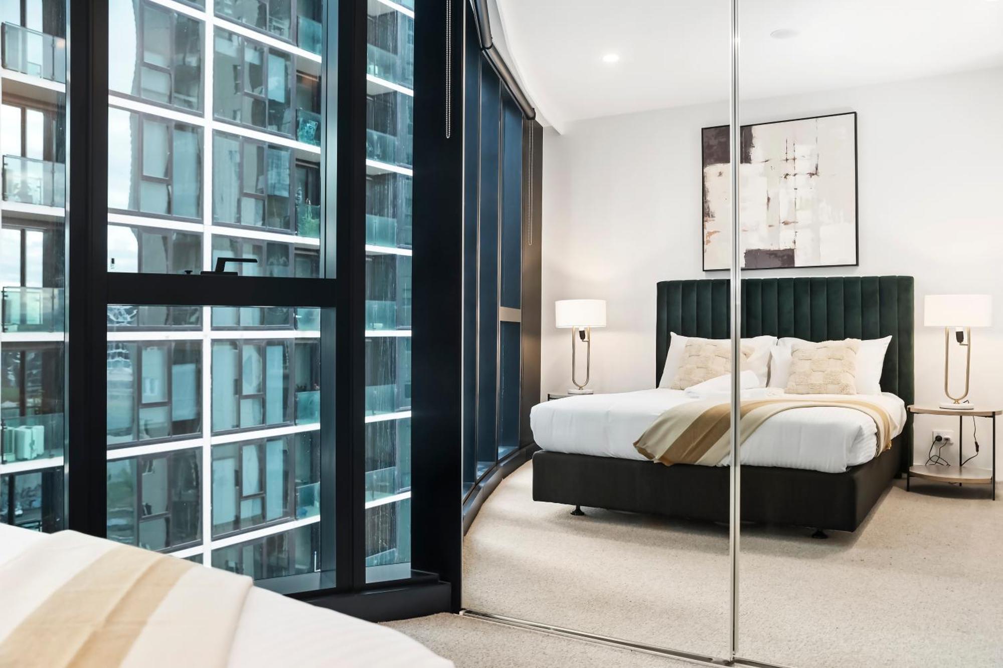 Modern 100m Fr Parkland W Pool, Gym And Wi-fi
