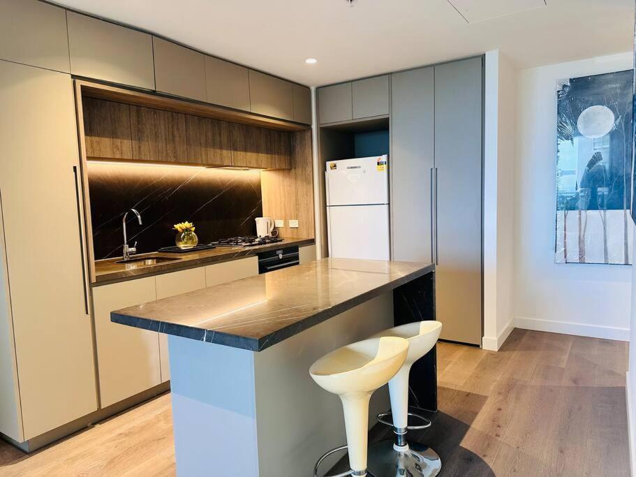 Royal Executive Living Corporate Residency Apartment *
