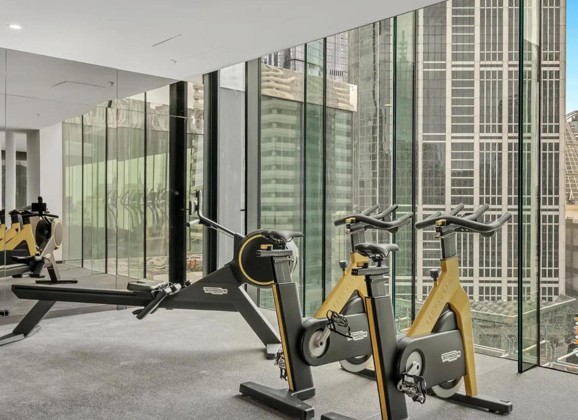 Apartment Cbd Central 3-bedroom 2 Baths 5 Beds Pool Sauna Gym Carpark City Sky View Melbourne