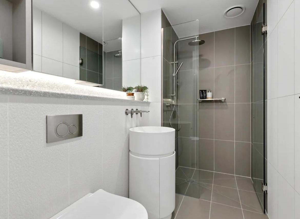Cbd Central 3-bedroom 2 Baths 5 Beds Pool Sauna Gym Carpark City Sky View Apartment Melbourne
