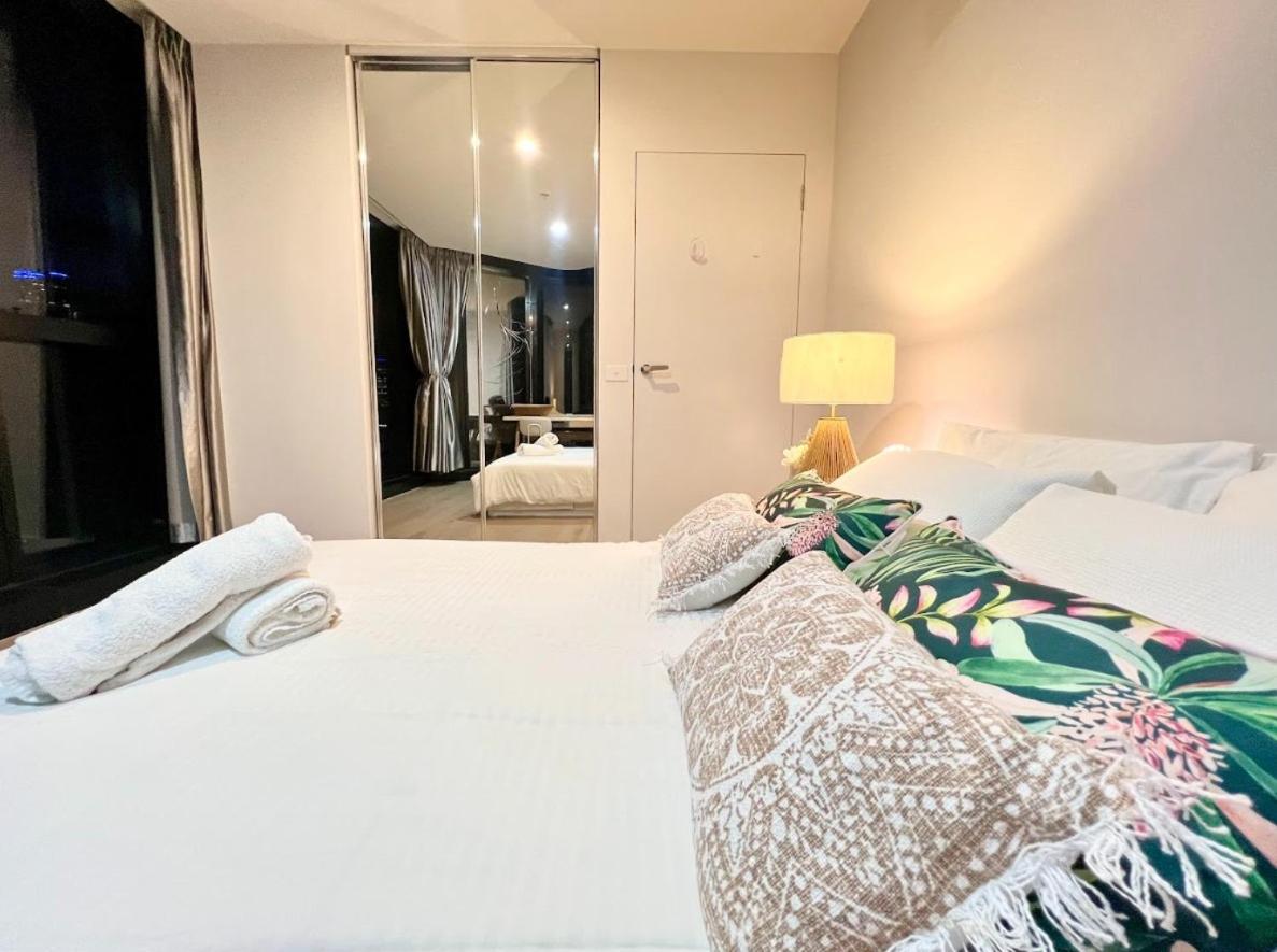 Cbd Central 3-bedroom 2 Baths 5 Beds Pool Sauna Gym Carpark City Sky View * Melbourne