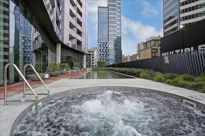 Apartment Cbd Central 3-bedroom 2 Baths 5 Beds Pool Sauna Gym Carpark City Sky View *