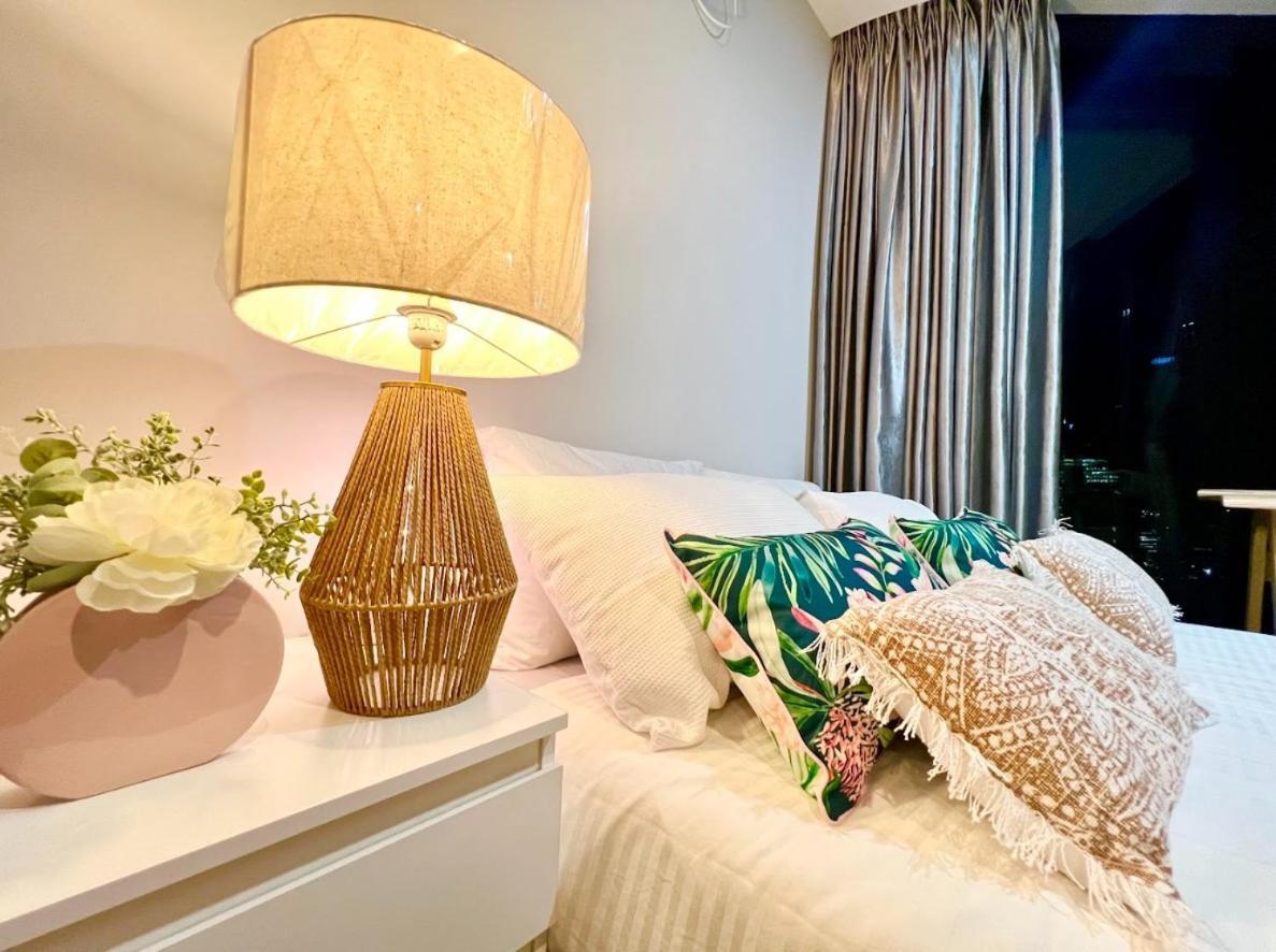 Apartment Cbd Central 3-bedroom 2 Baths 5 Beds Pool Sauna Gym Carpark City Sky View *