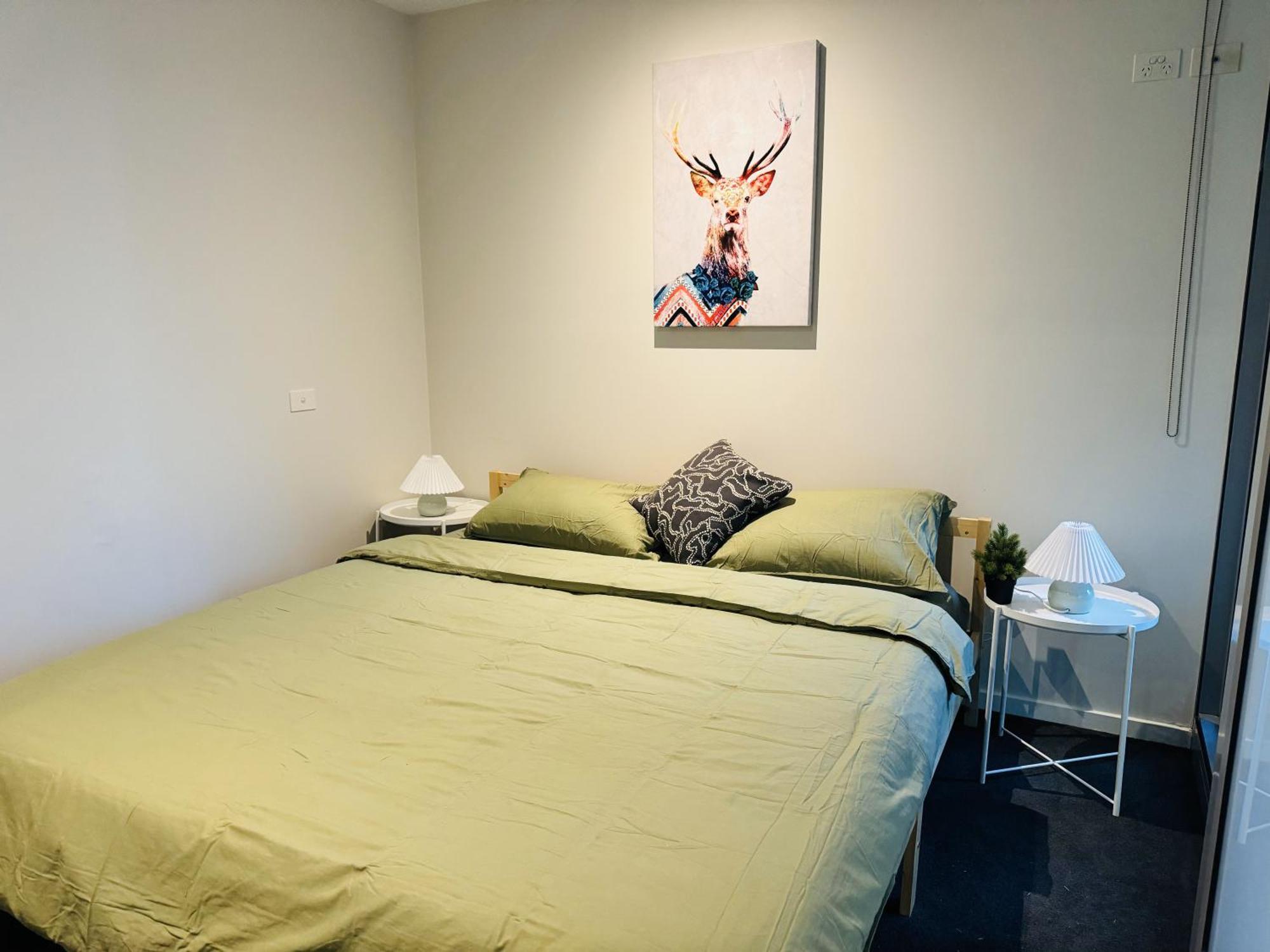 Minimalist 2-bed, 2-bath In Cbd - Free Parking