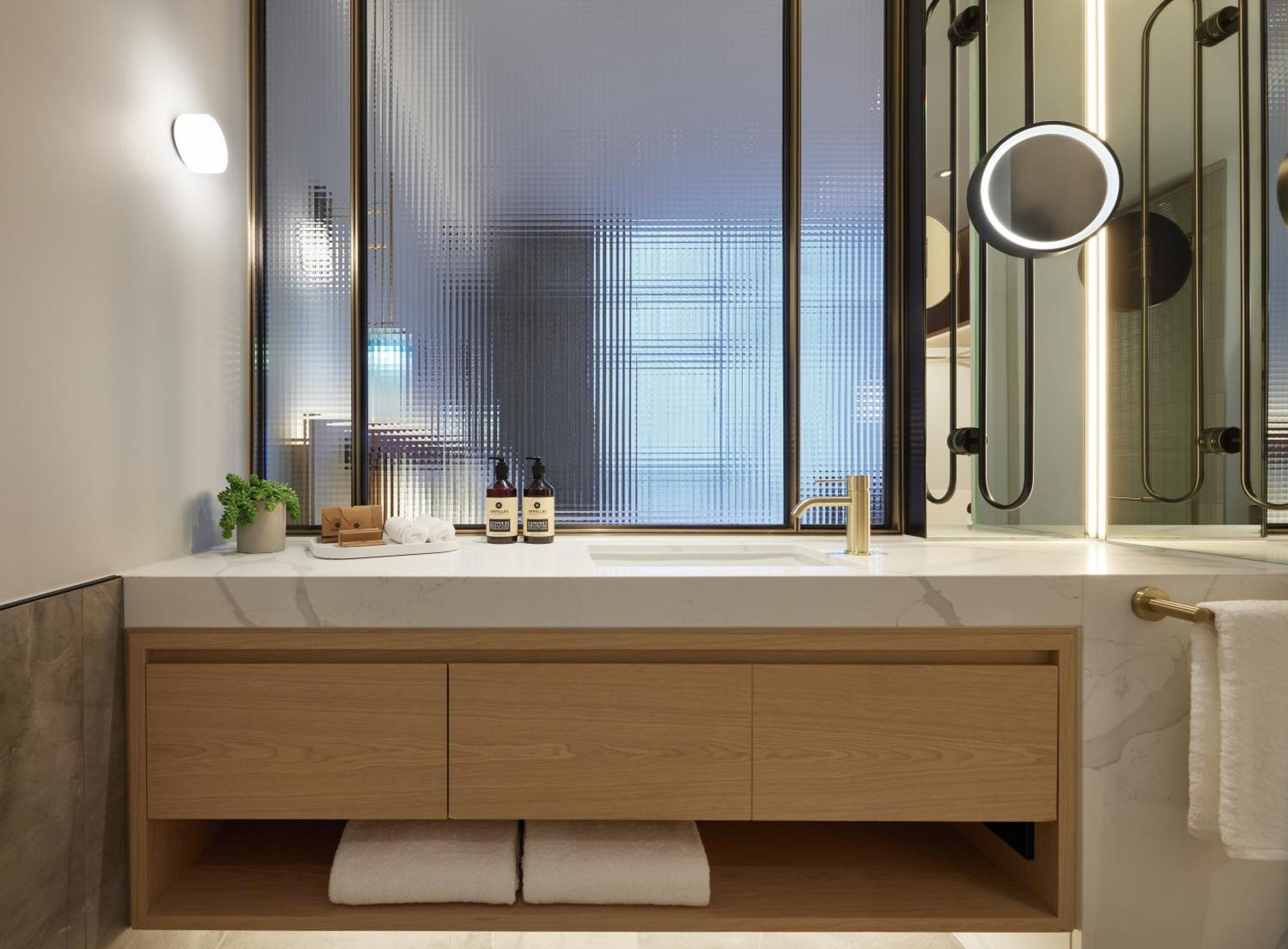 Hotel Lanson Place Parliament Gardens 5*