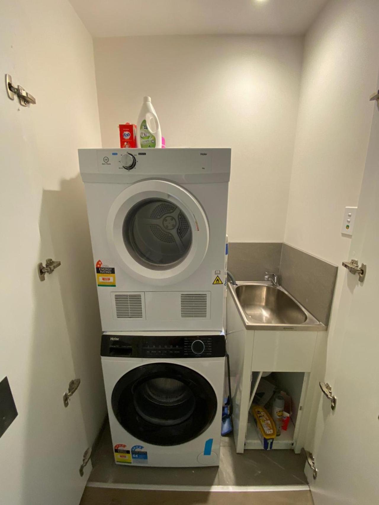 Apartment Style Featuring Luxury Facilities - Sleeps 5 Melbourne