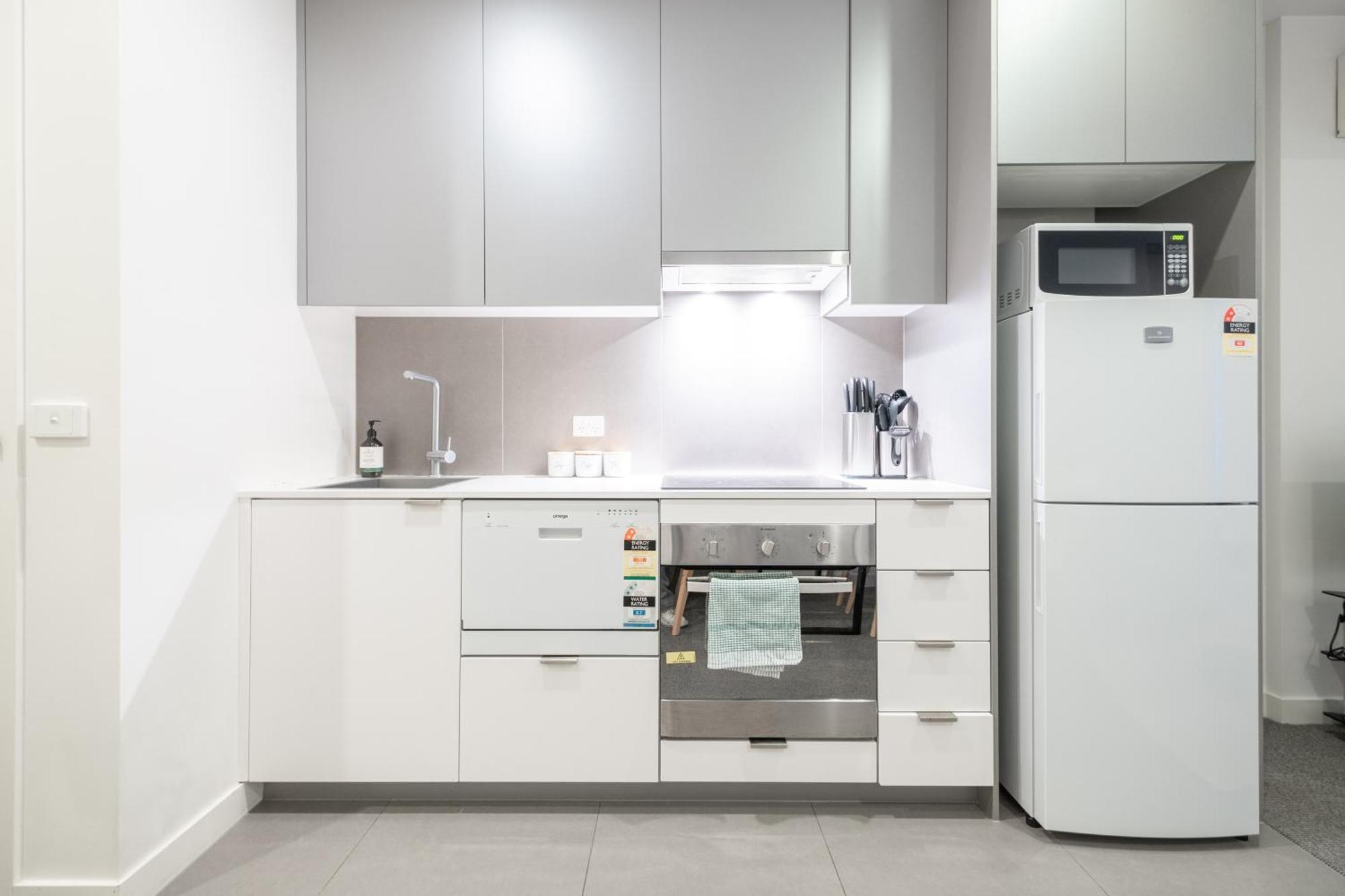 Apartment Experience The Heartbeat Of Cbd 1br Melbourne