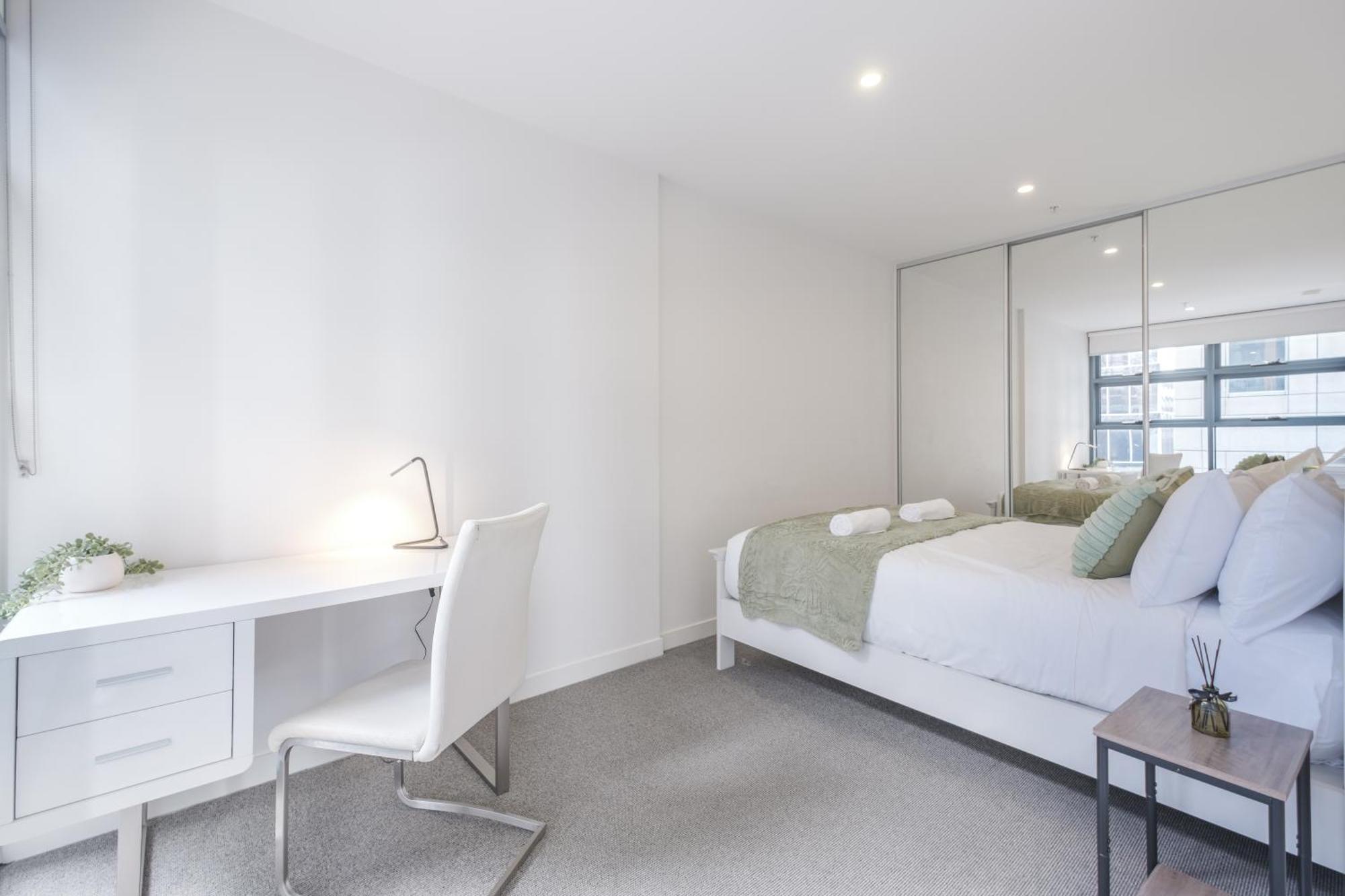 Experience The Heartbeat Of Cbd 1br Apartment *