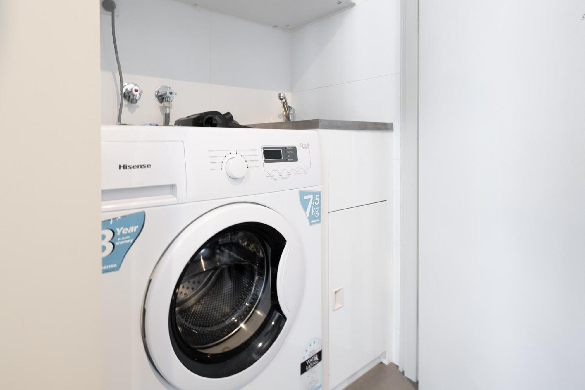 Apartment Experience The Heartbeat Of Cbd 1br Melbourne