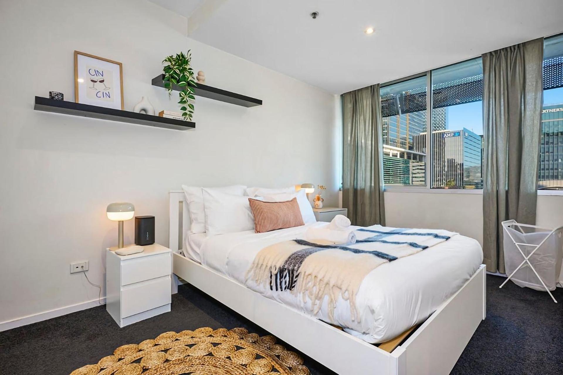 Collins Street Chic - Your Stylish Getaway Apartment