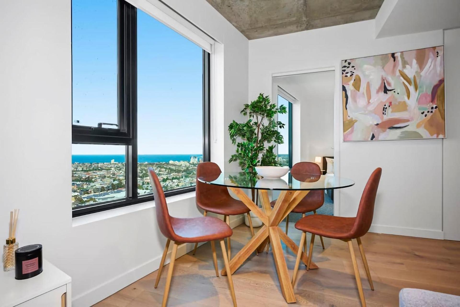 Apartment Modern 2-bedroom Gem With Sea Views Melbourne