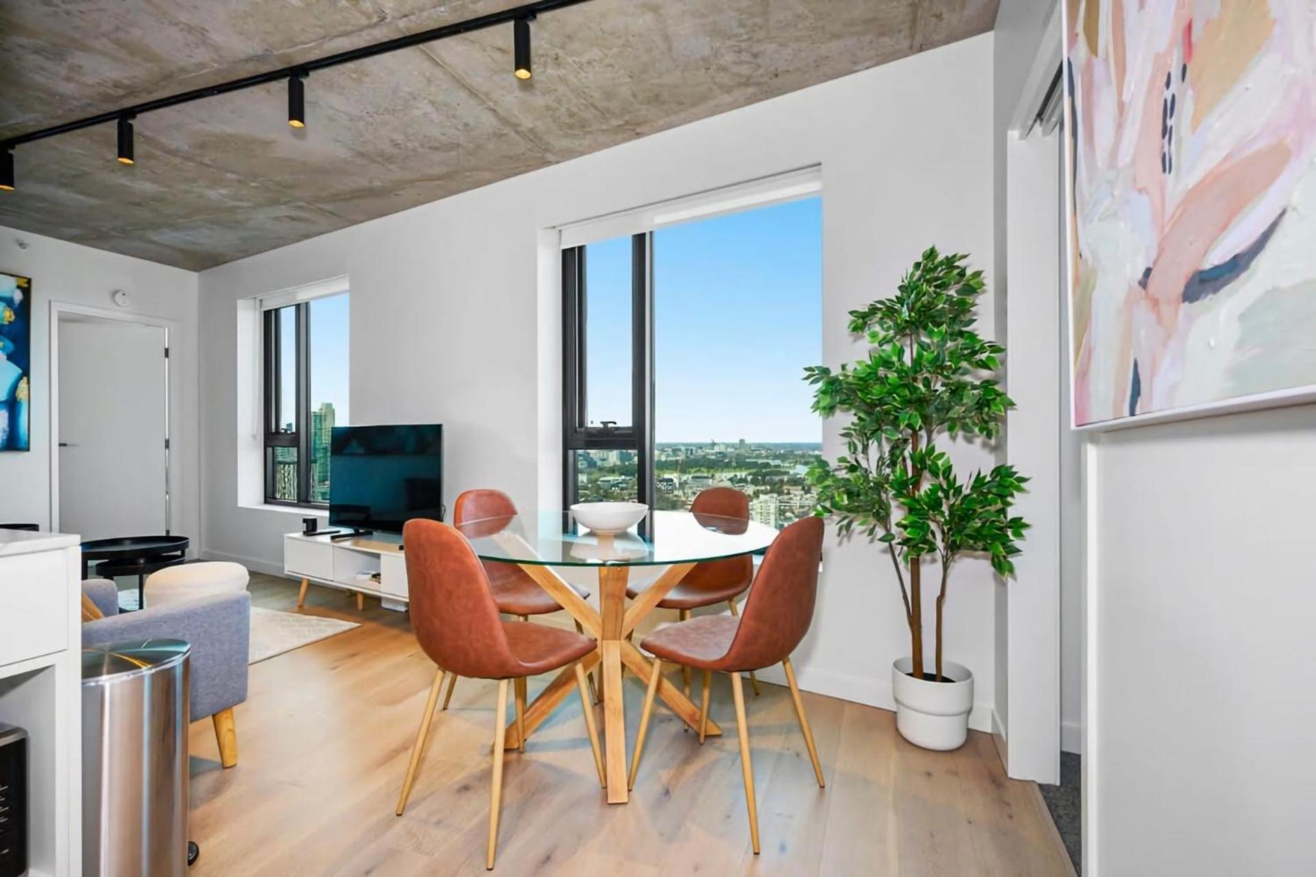 Modern 2-bedroom Gem With Sea Views Melbourne