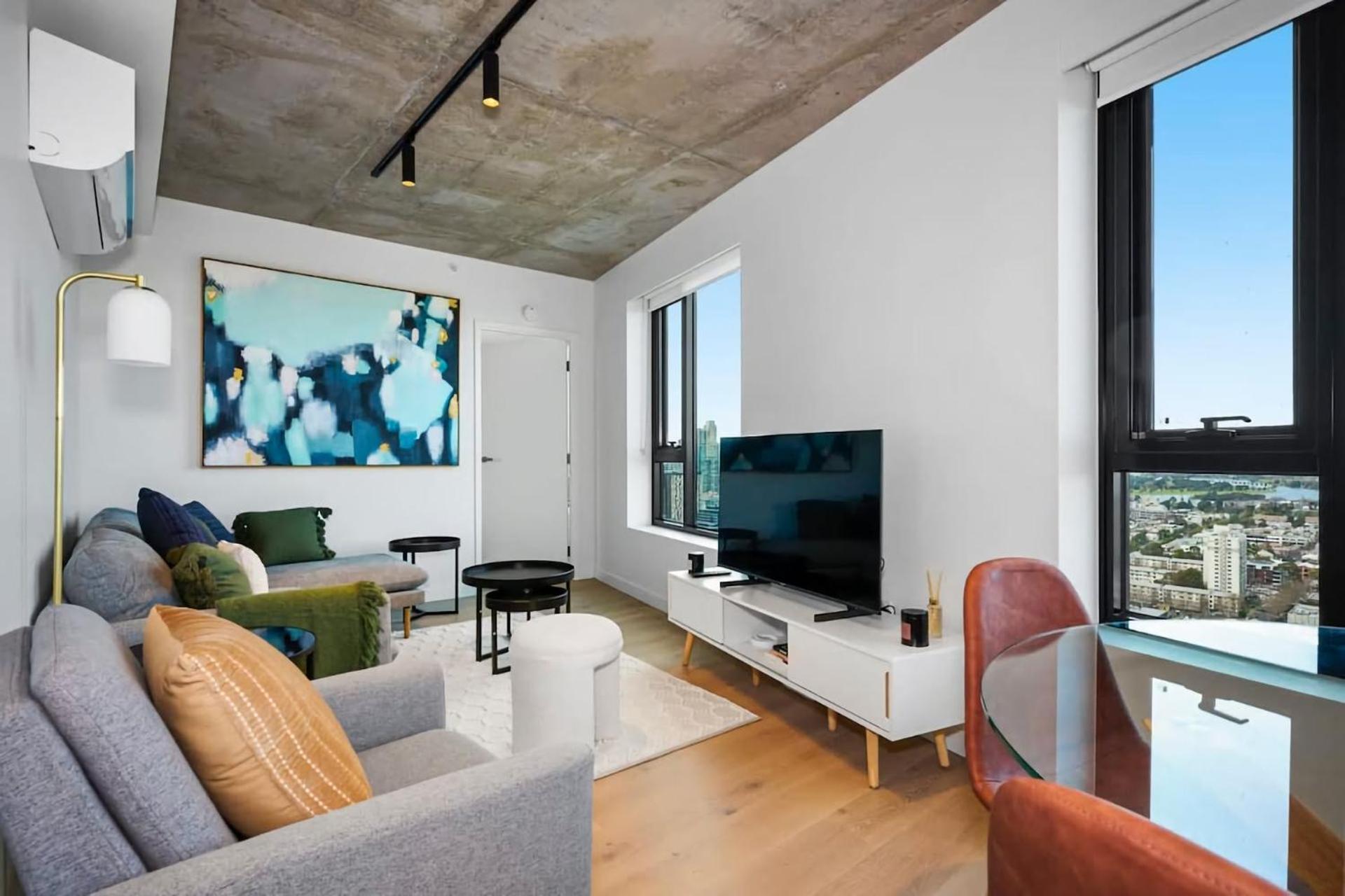 Modern 2-bedroom Gem With Sea Views Melbourne