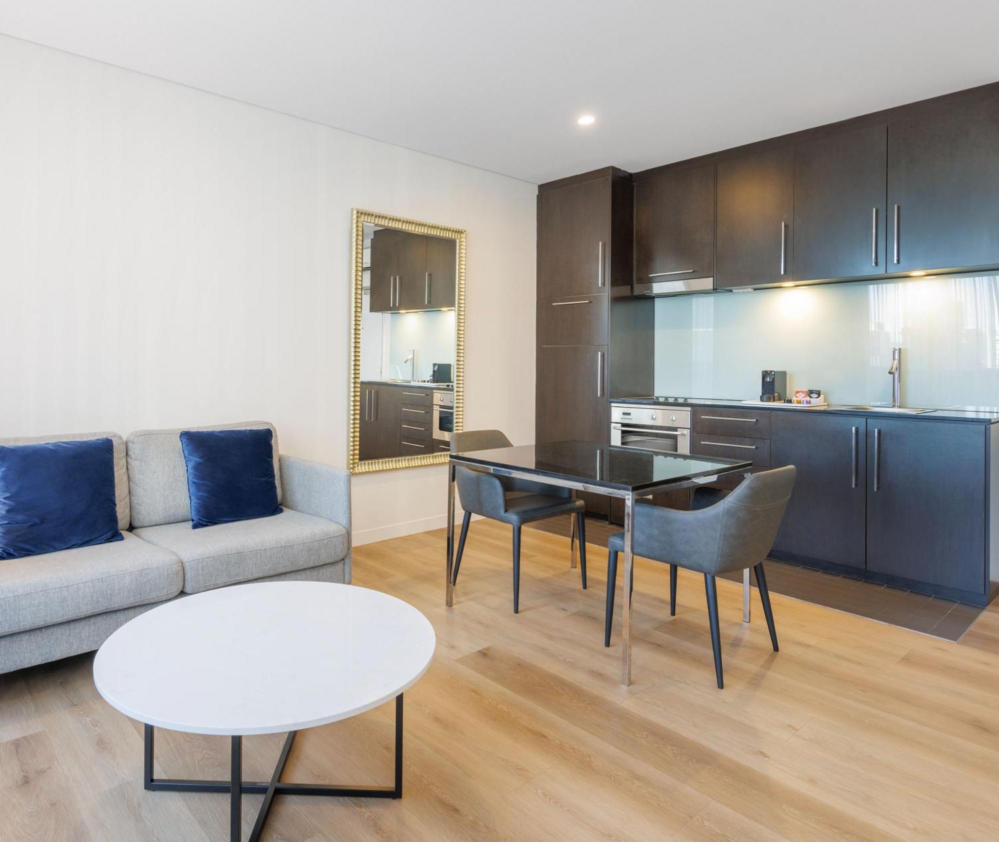 Oaks On Collins Aparthotel 4*