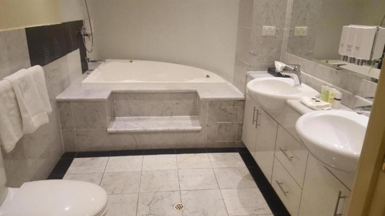 Cbd Official 4* Melbourne