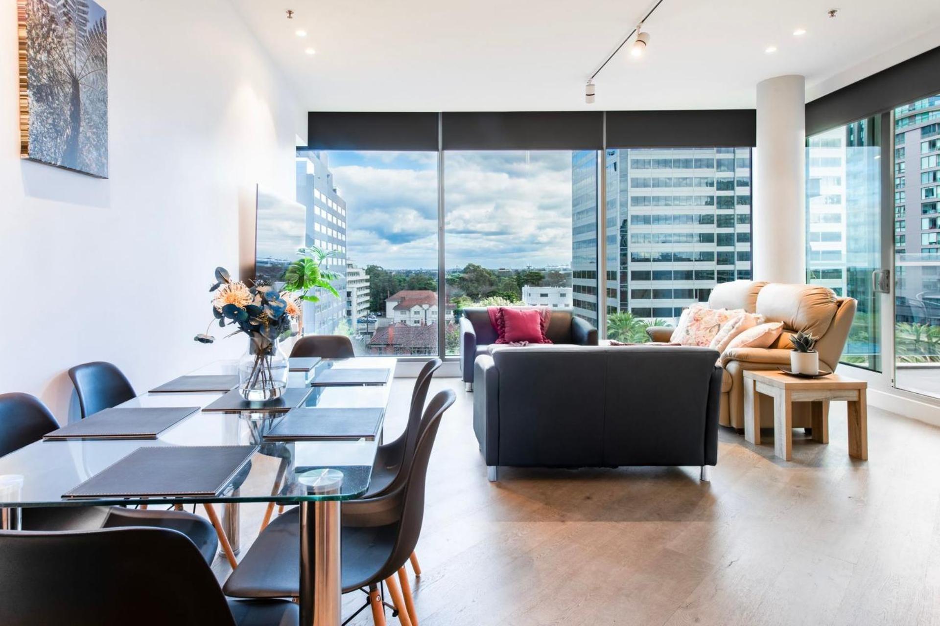 Spectacular 3-bedroom Penthouse With Private Lift On St Kilda Rd Apartment