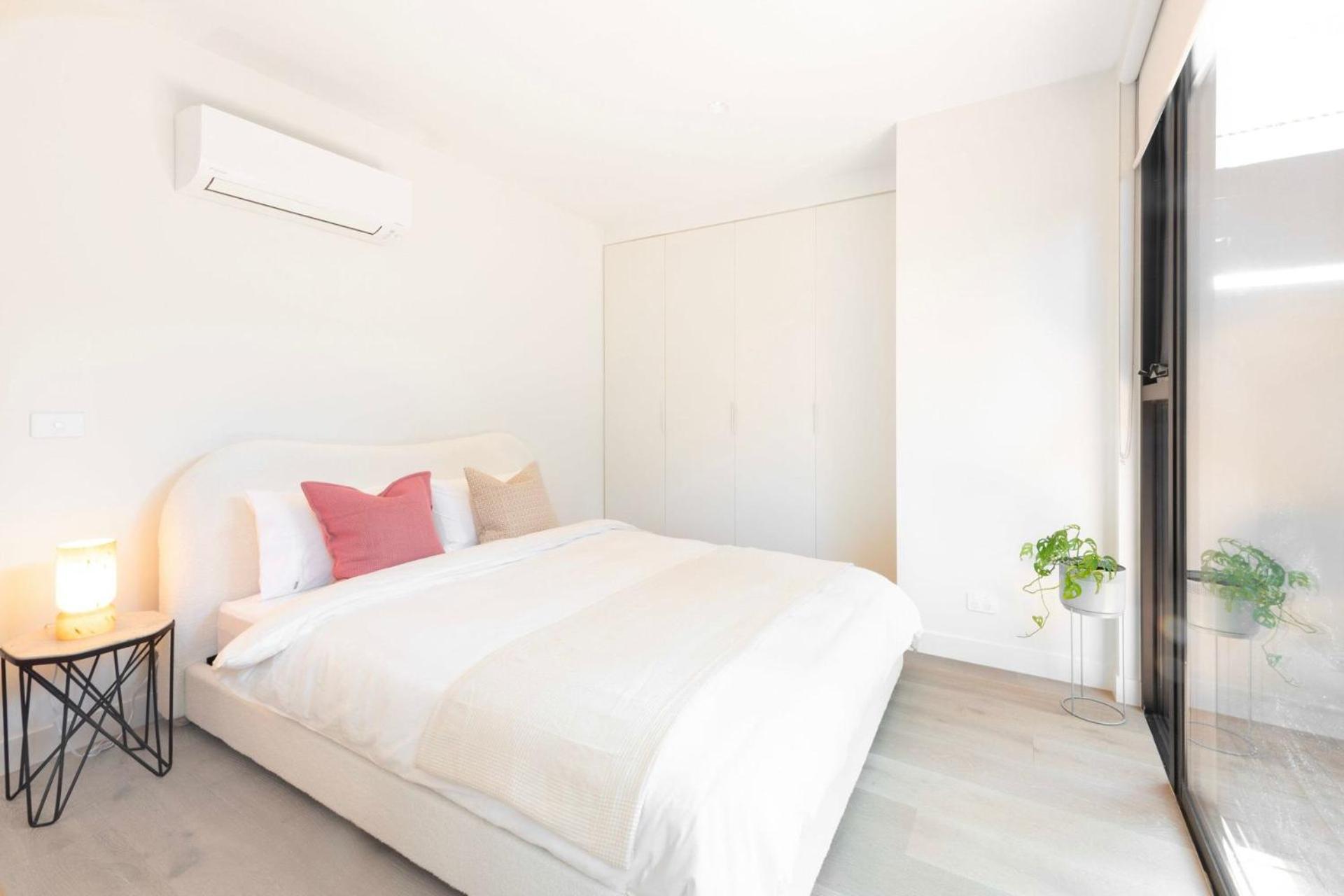 Apartment 3-level Retreat - Rooftop Views & Coastal Comfort *