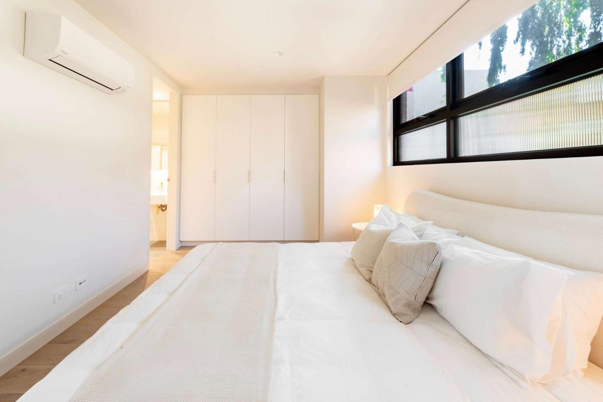 3-level Retreat - Rooftop Views & Coastal Comfort *