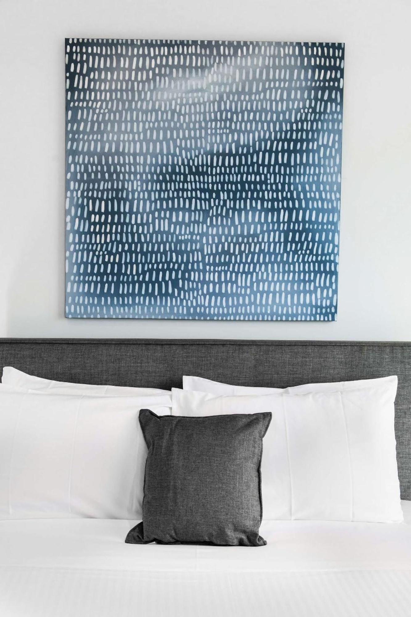 Newly Furnished & Stylish 2br Southbank Apartment *