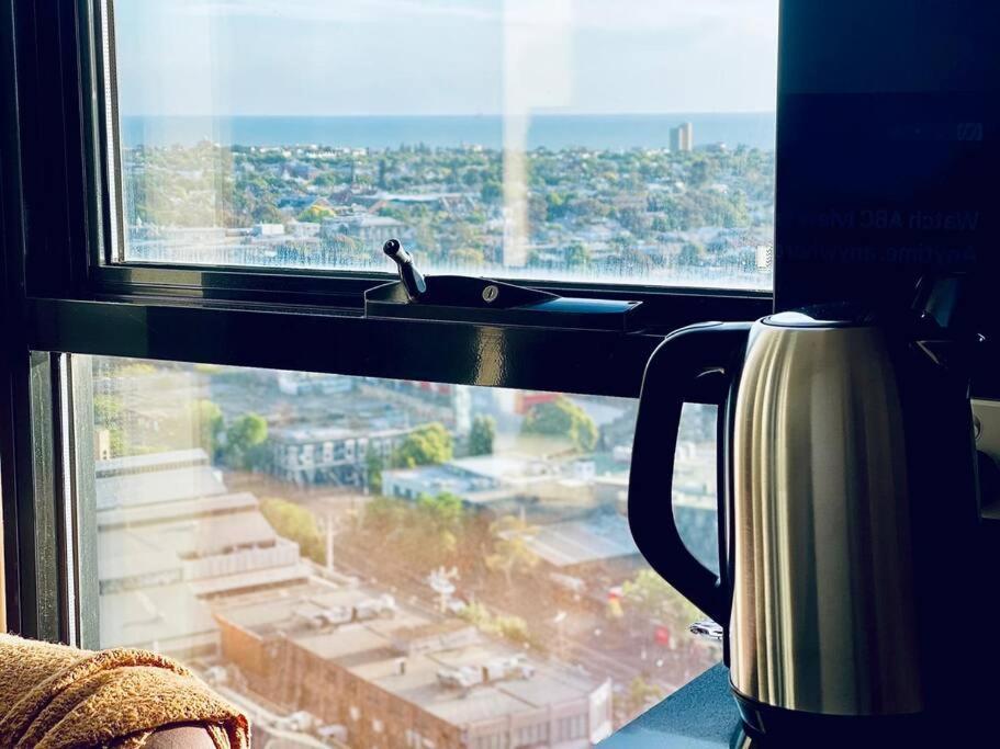 Stunning Steps Away From Crown With Free Parking Apartment *