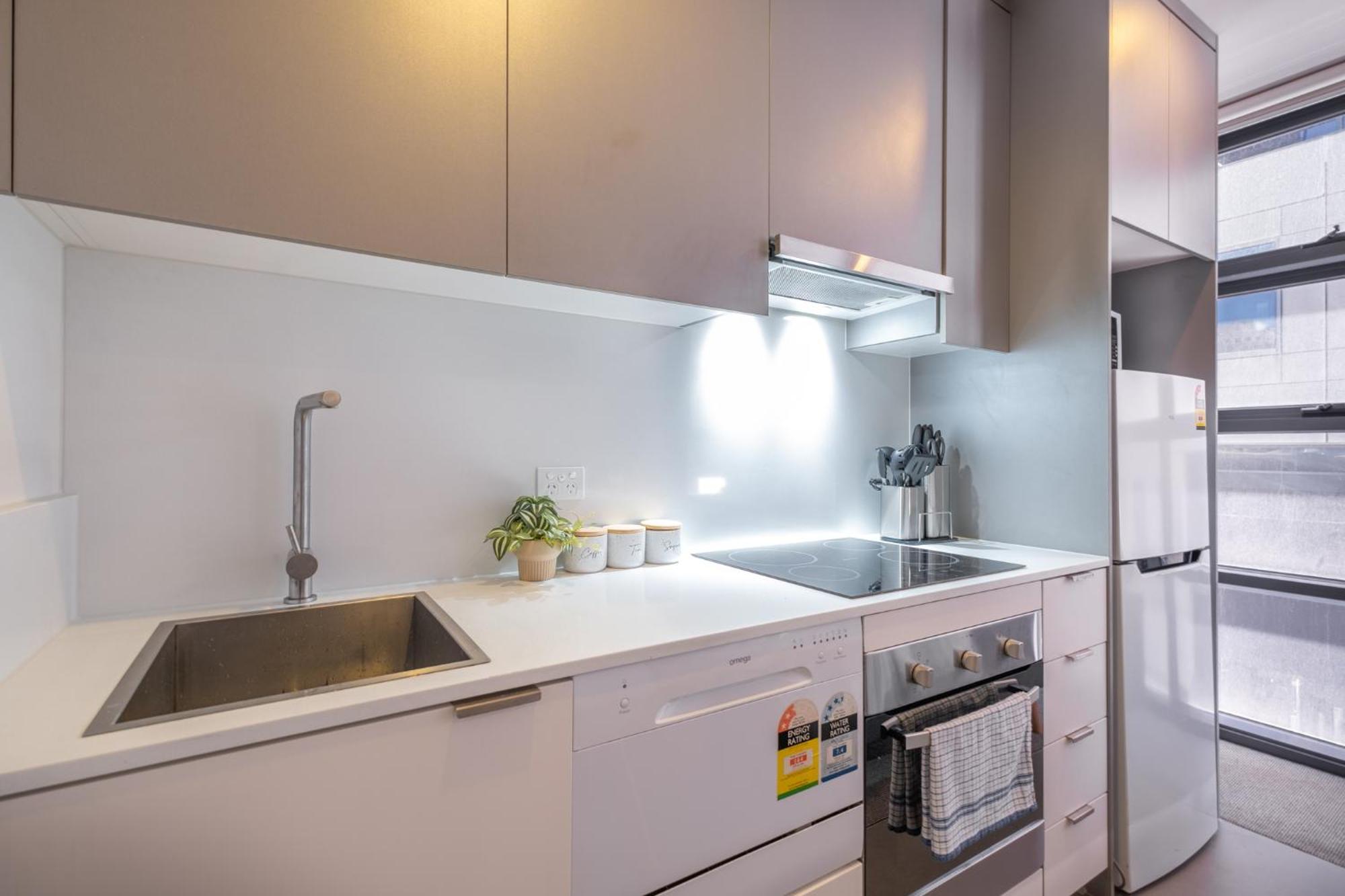 Enjoy The Heartbeat Of Cbd 2br Apartment *