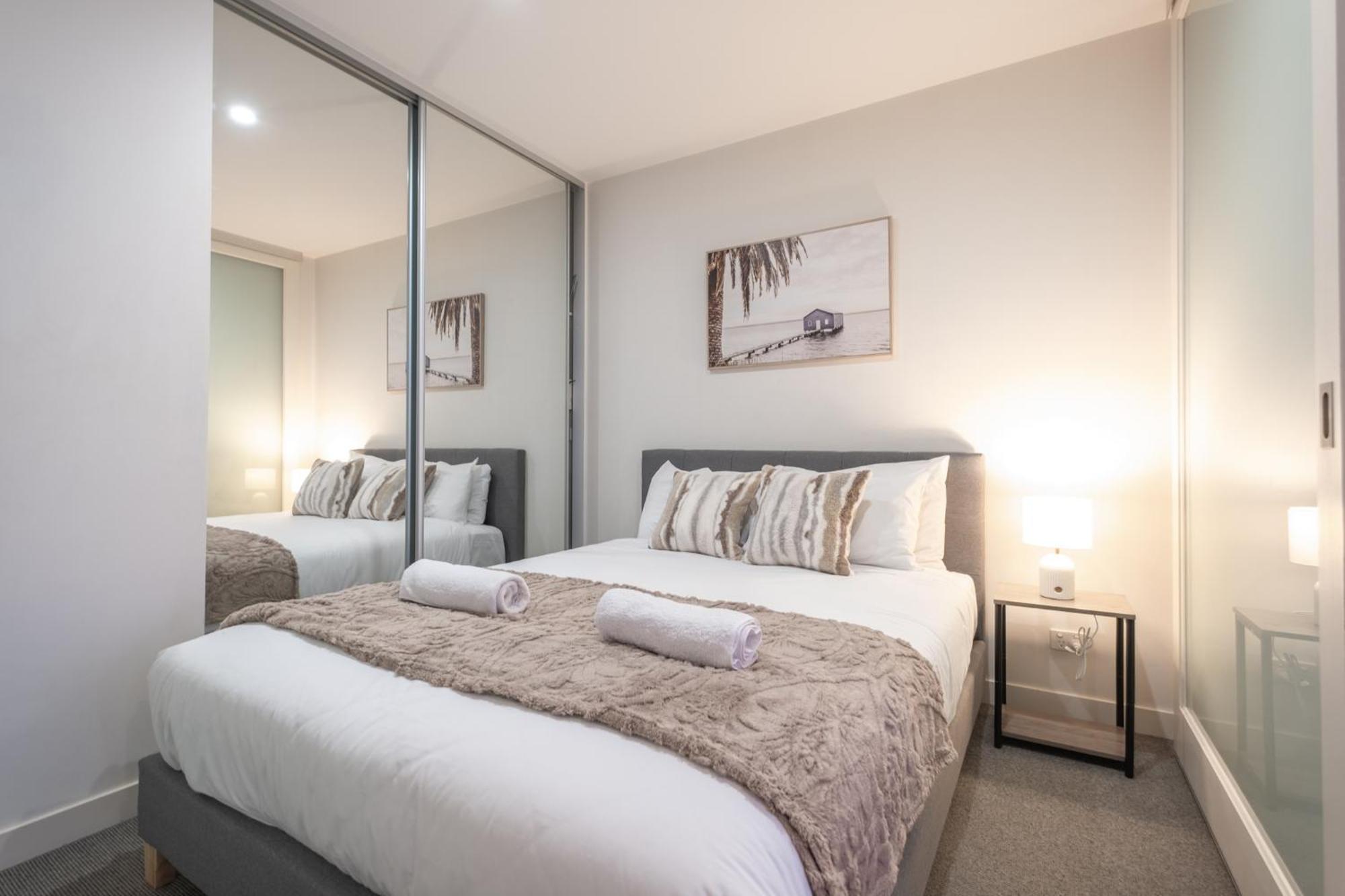 Apartment Enjoy The Heartbeat Of Cbd 2br