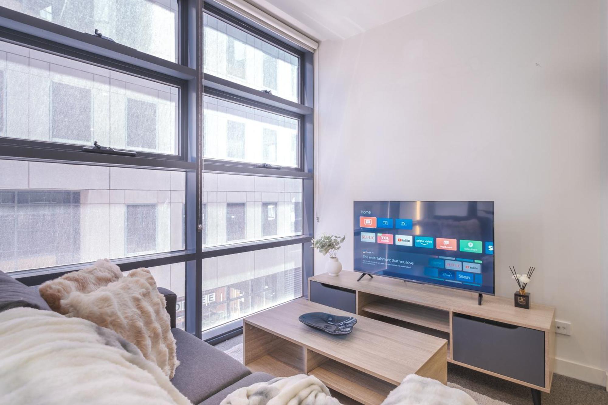 Apartment Enjoy The Heartbeat Of Cbd 2br Melbourne