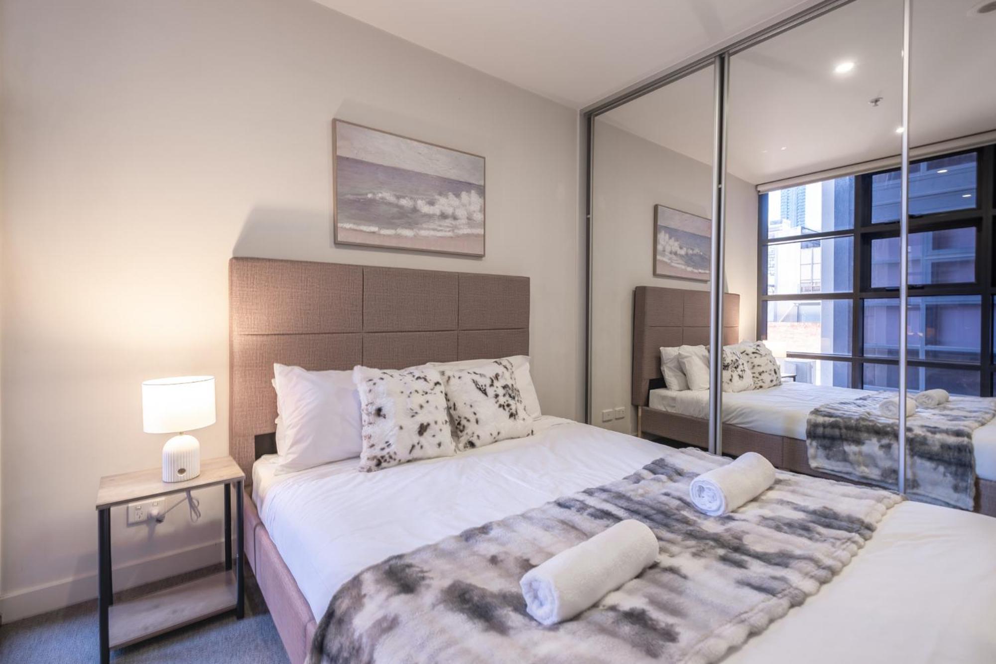Apartment Enjoy The Heartbeat Of Cbd 2br