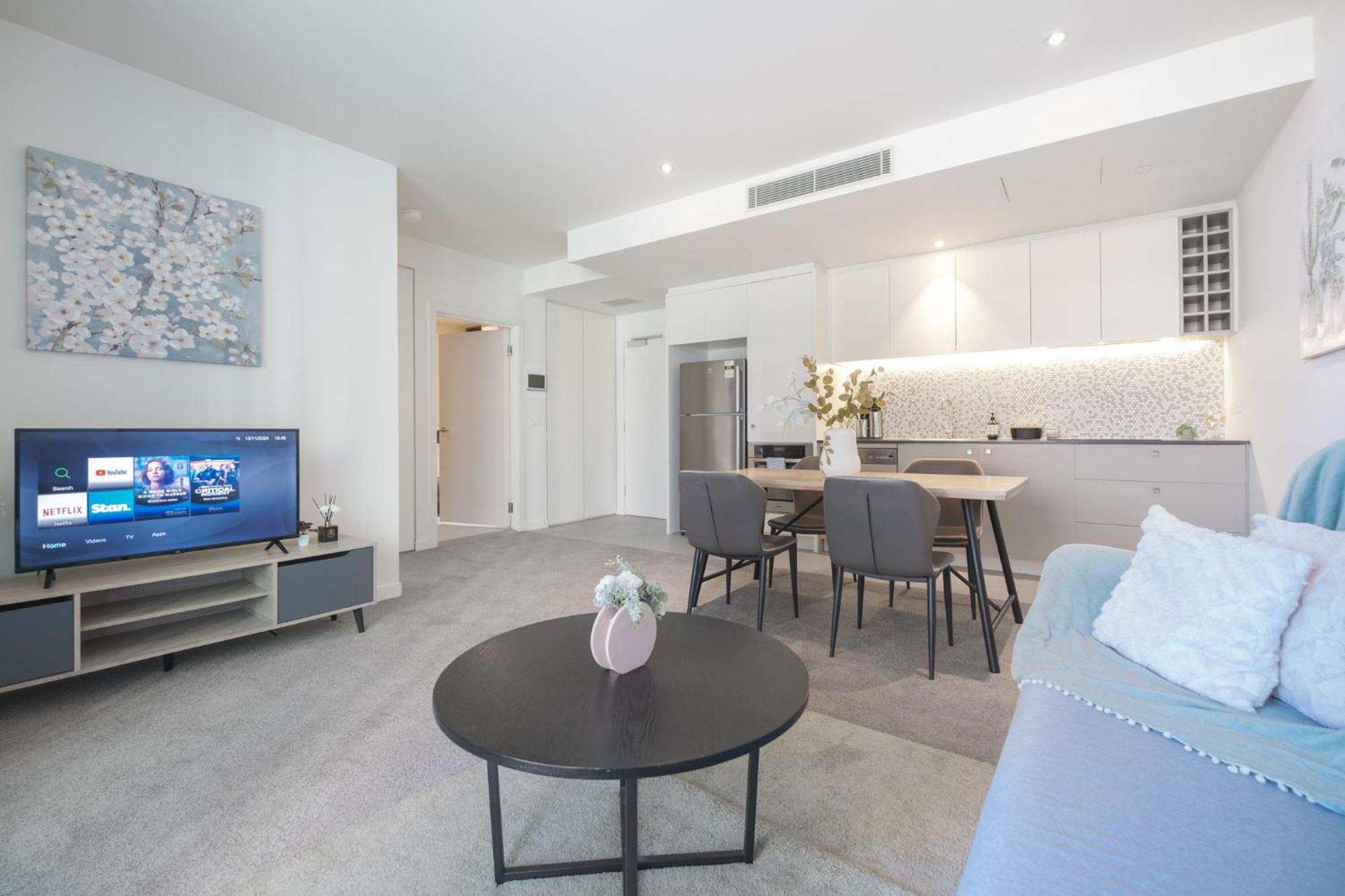 Immaculate 1br In Docklands Pool Free Parking