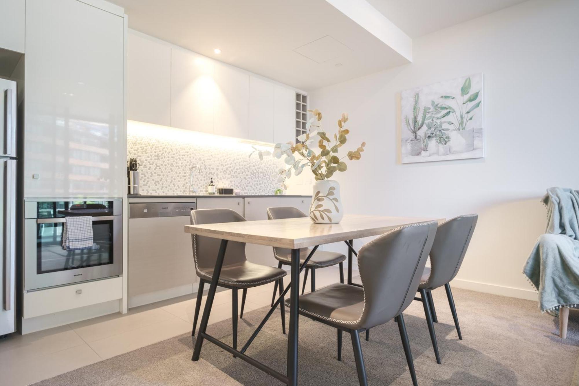 Immaculate 1br In Docklands Pool Free Parking