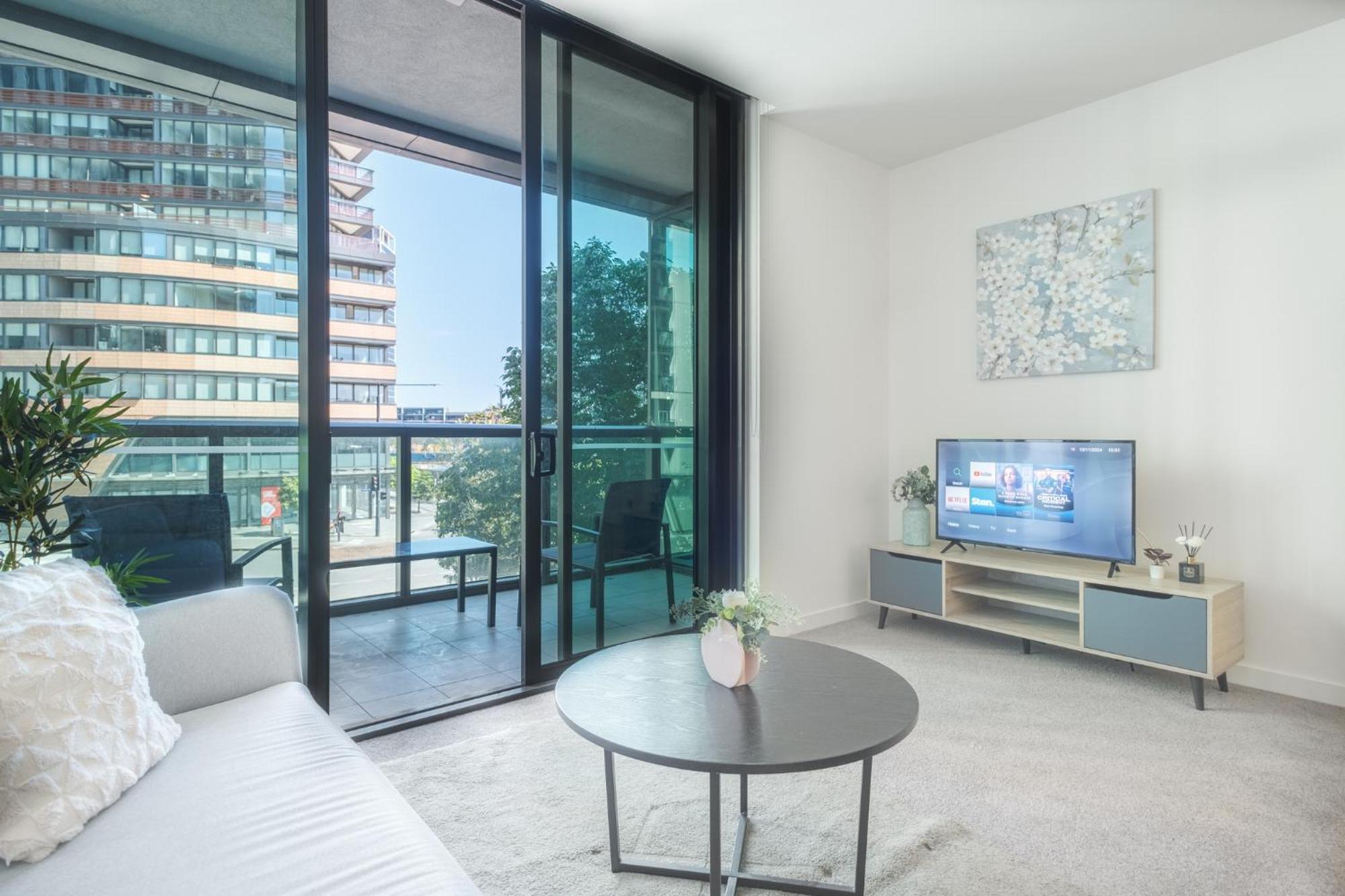 Immaculate 1br In Docklands Pool Free Parking Apartment *
