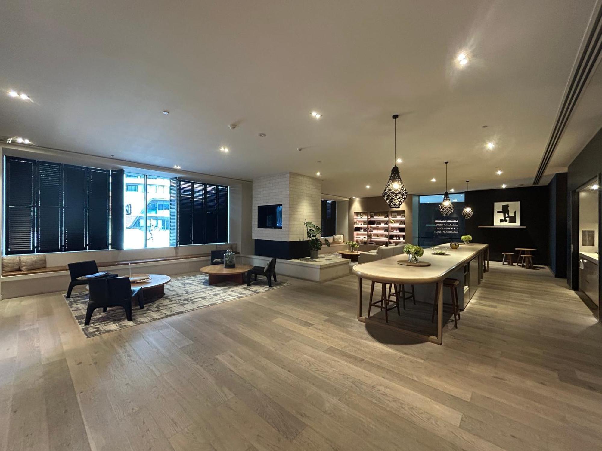 Immaculate 1br In Docklands Pool Free Parking Apartment